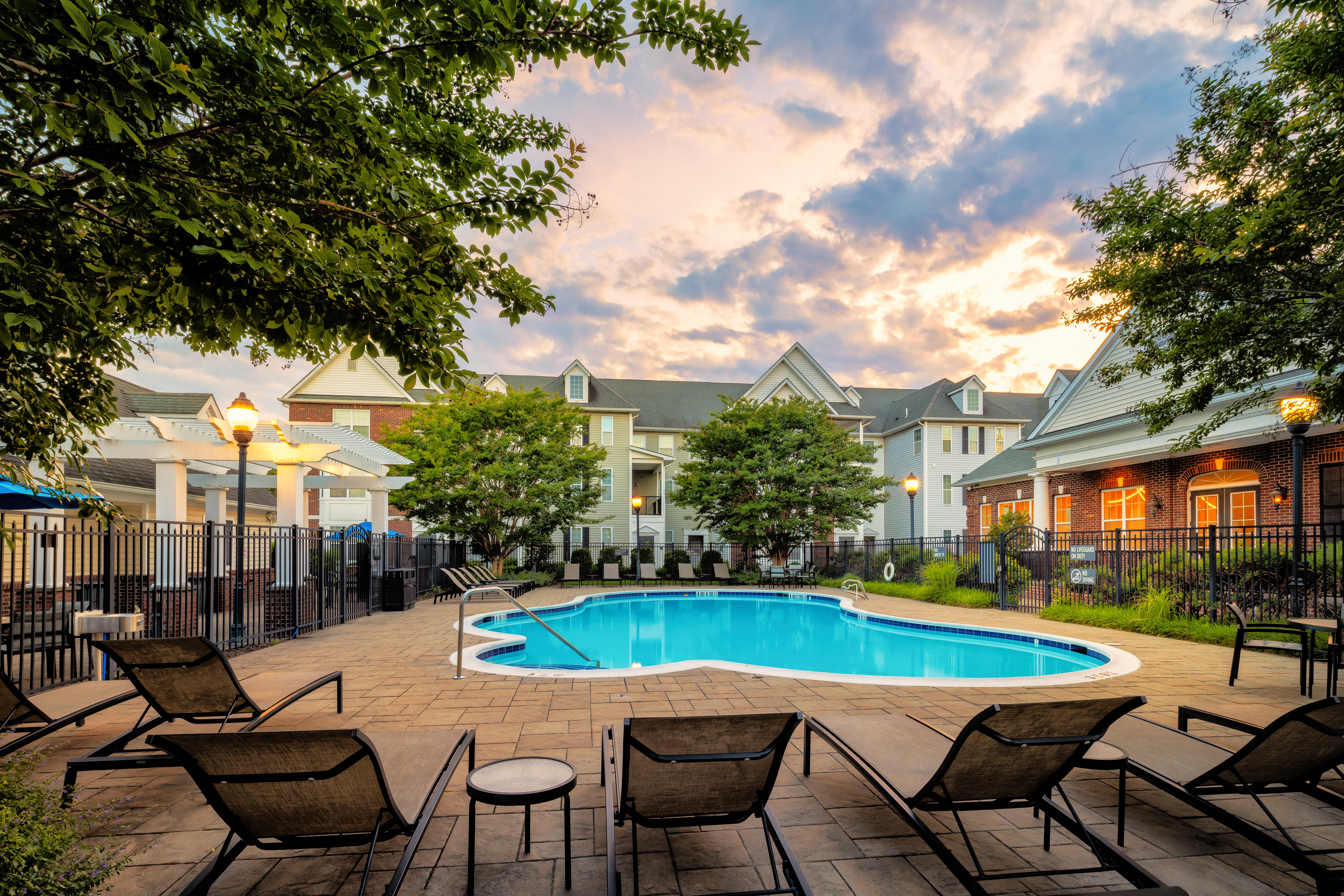 Pool at Avalon (3 of 4)