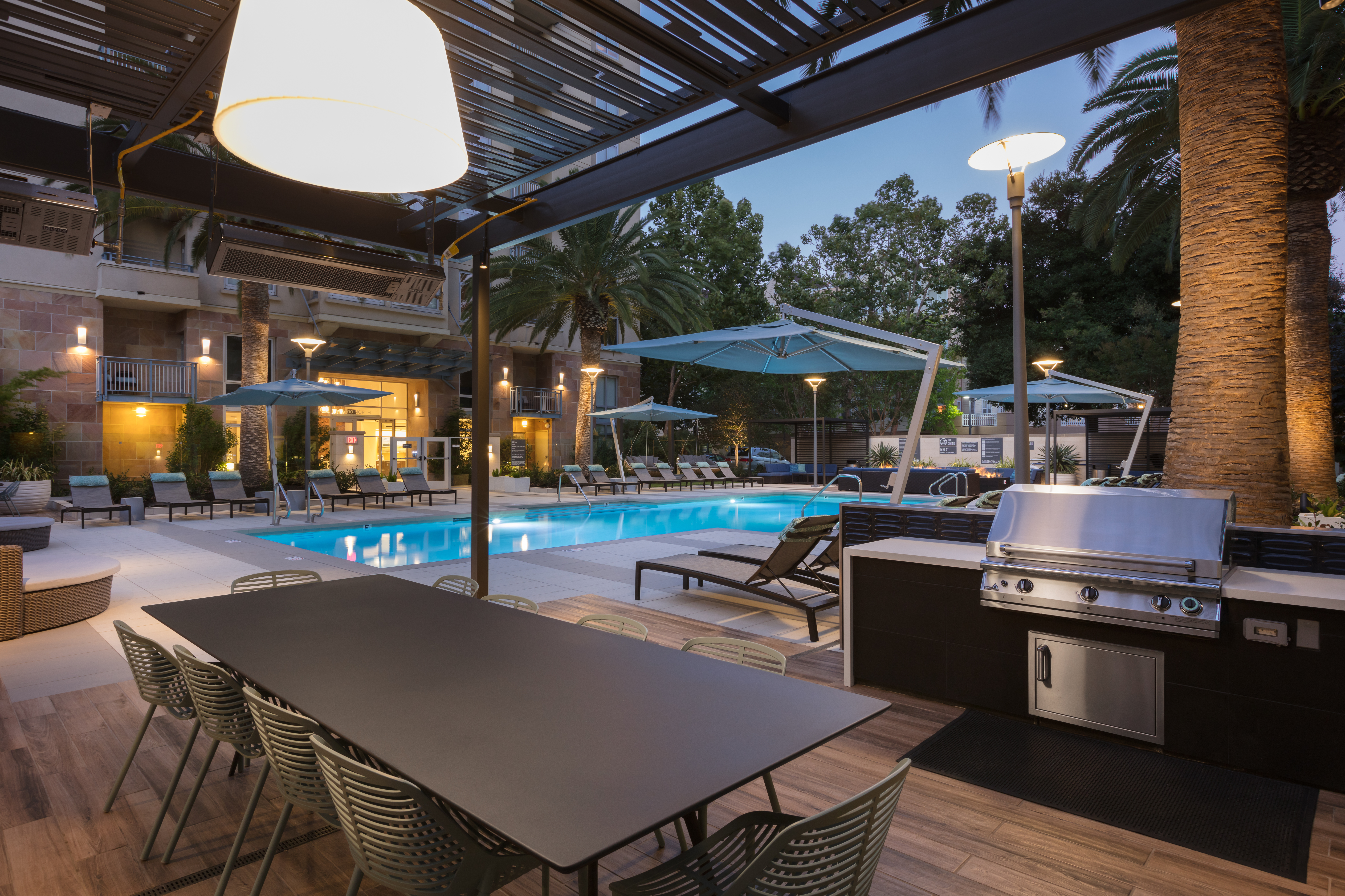 Grill area at Avalon Towers On The Peninsula