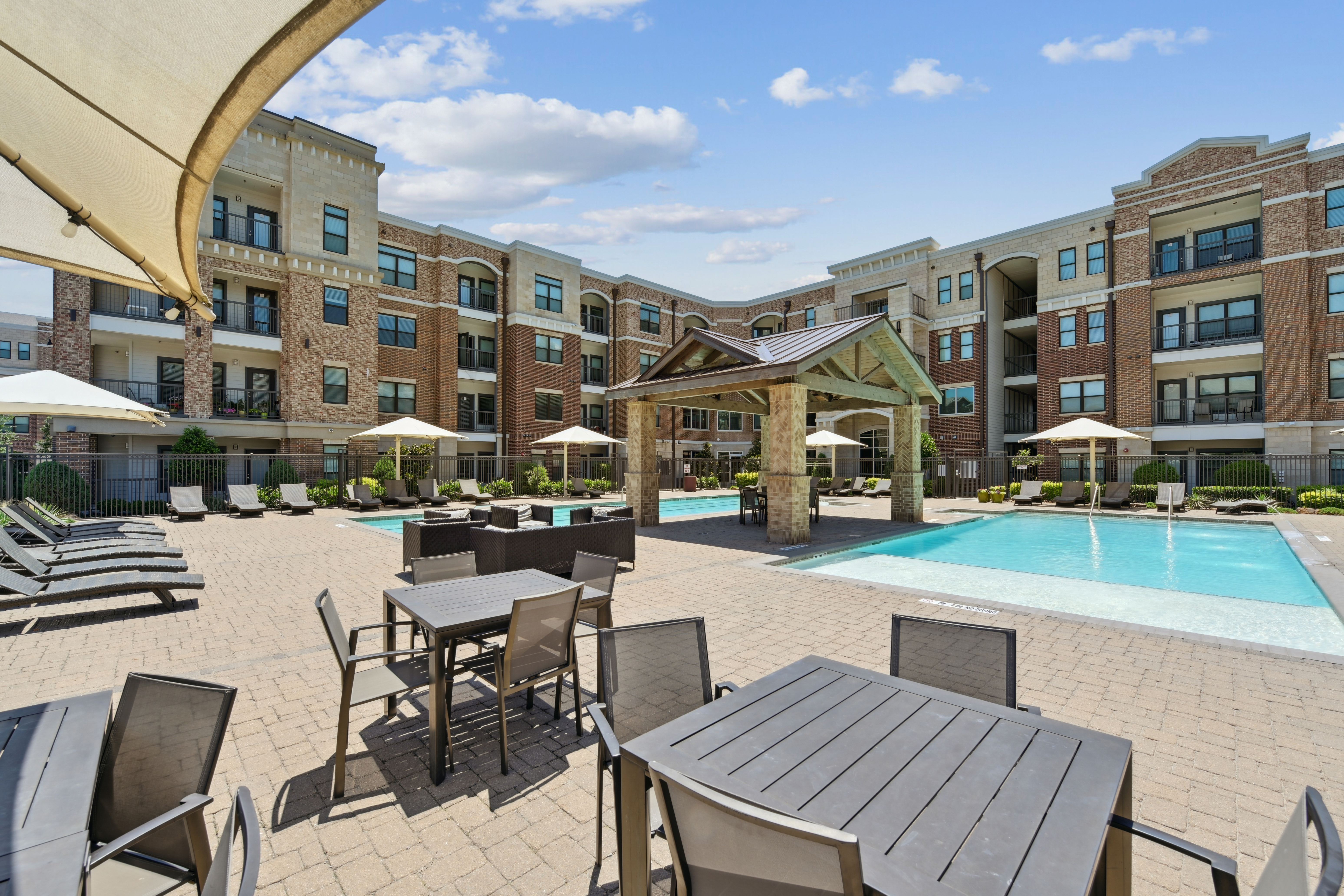Pool at Avalon (4 of 6)