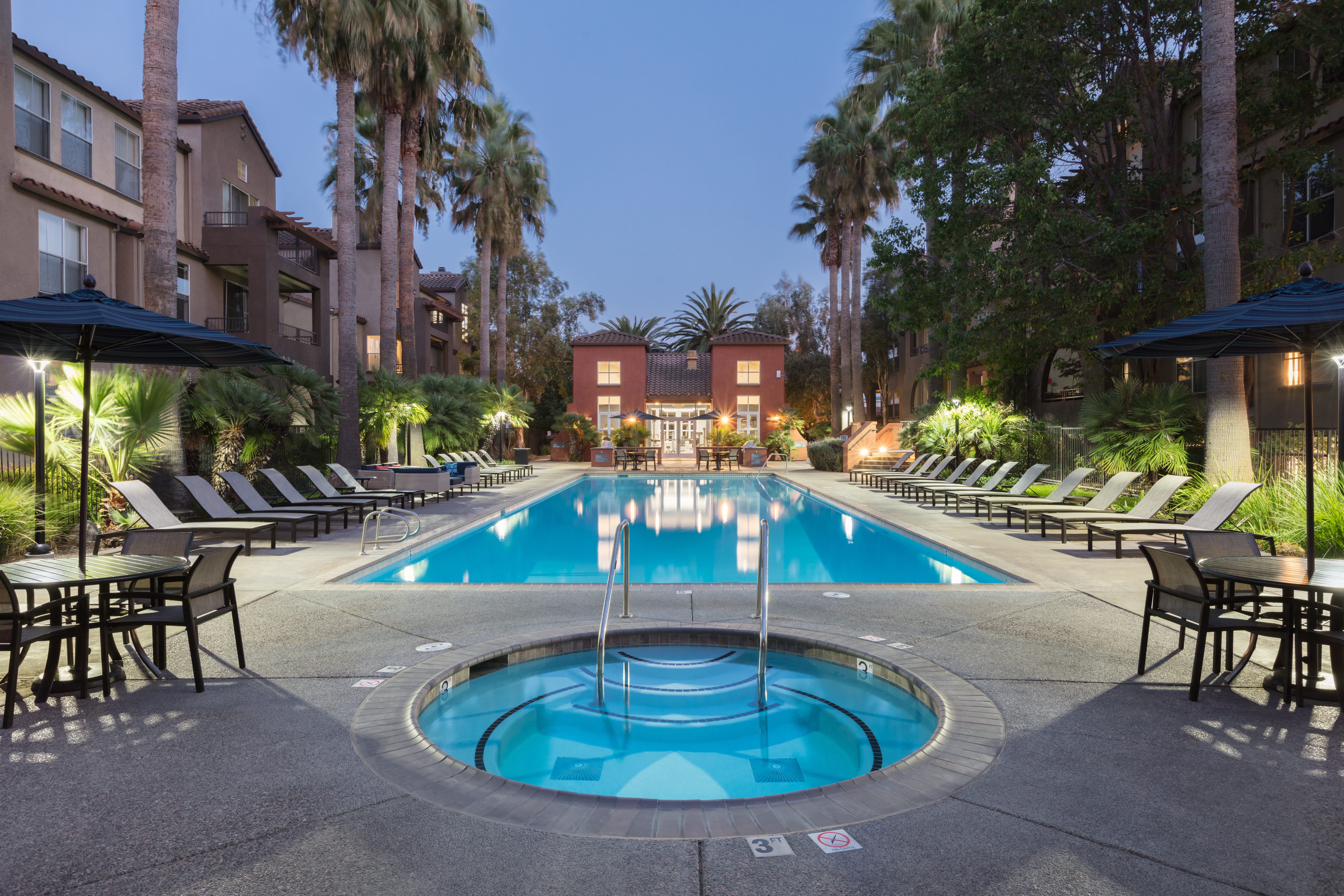 Pool at Avalon On The Alameda (4 of 7)