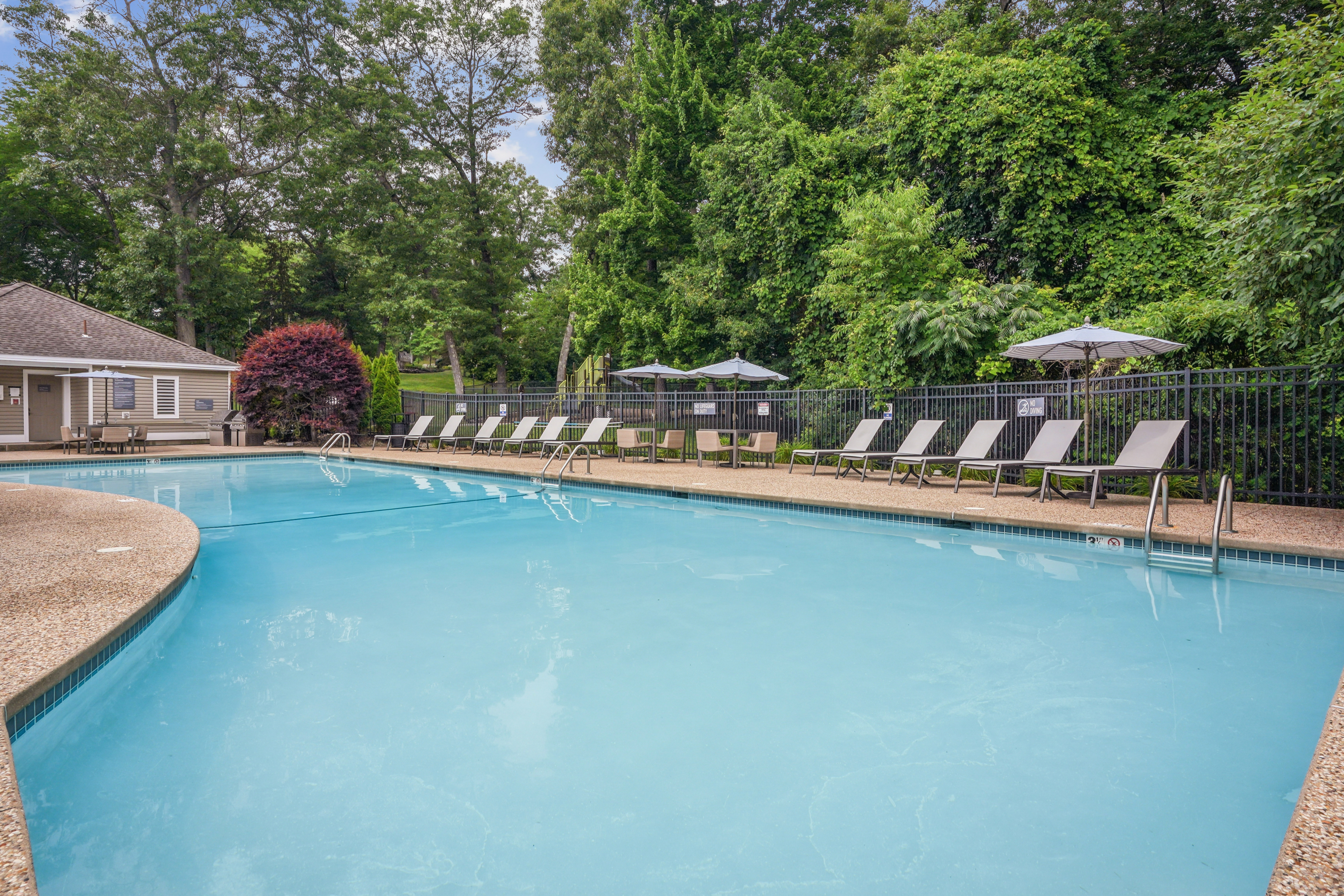 Pool at Avalon (3 of 5)
