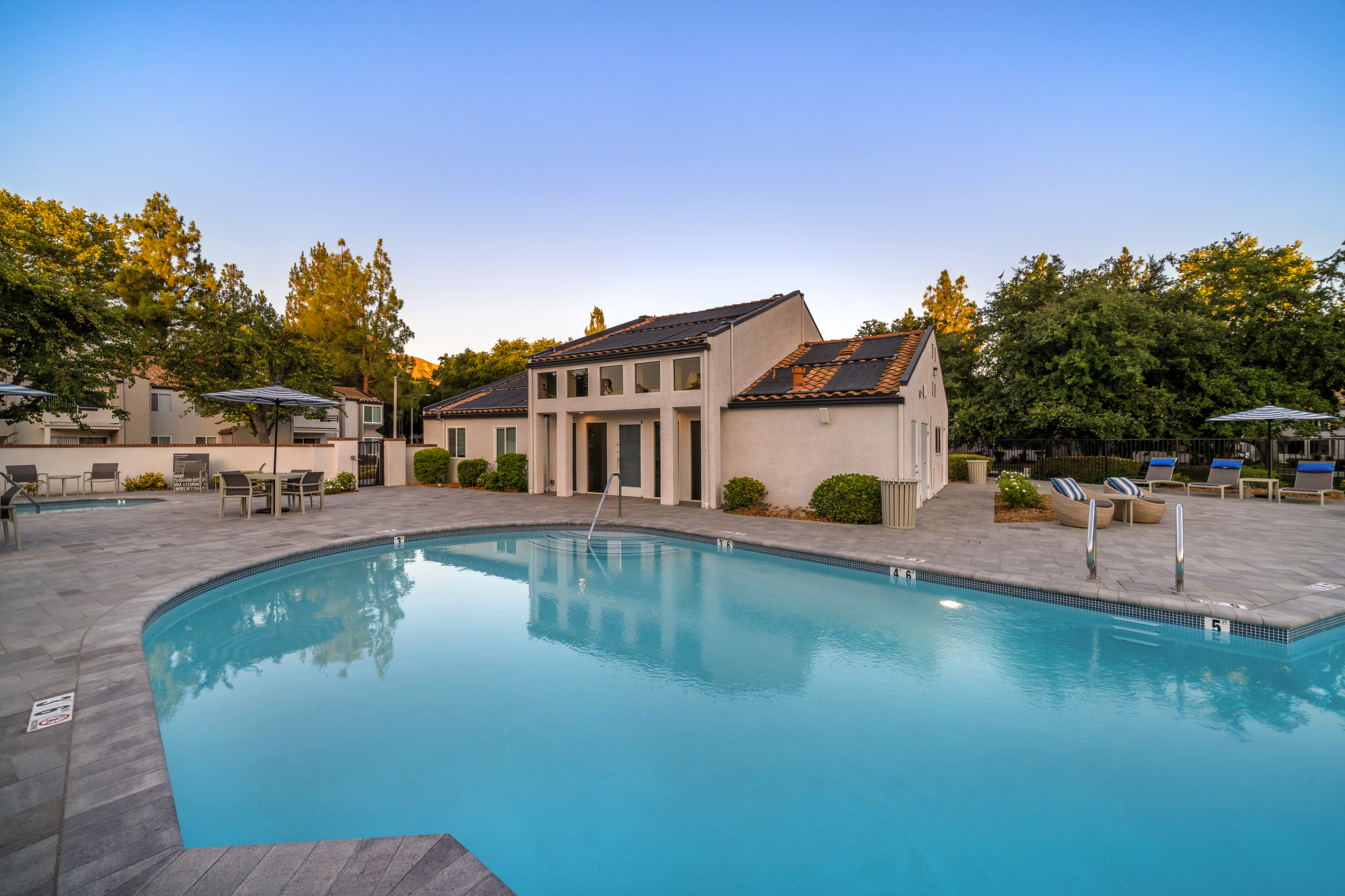 Pool at Avalon (3 of 4)