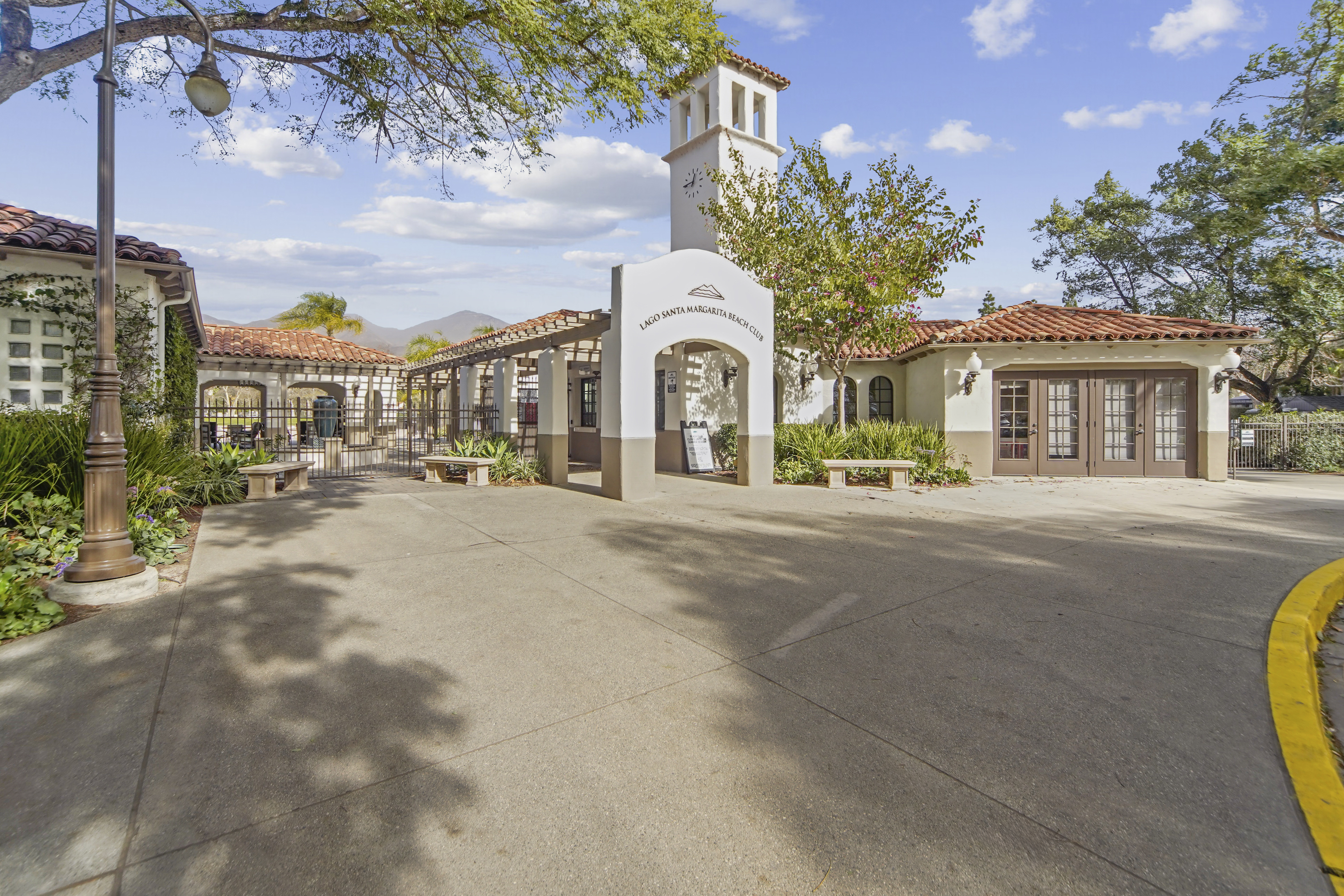Lobby at Eaves Santa Margarita (5 of 5)