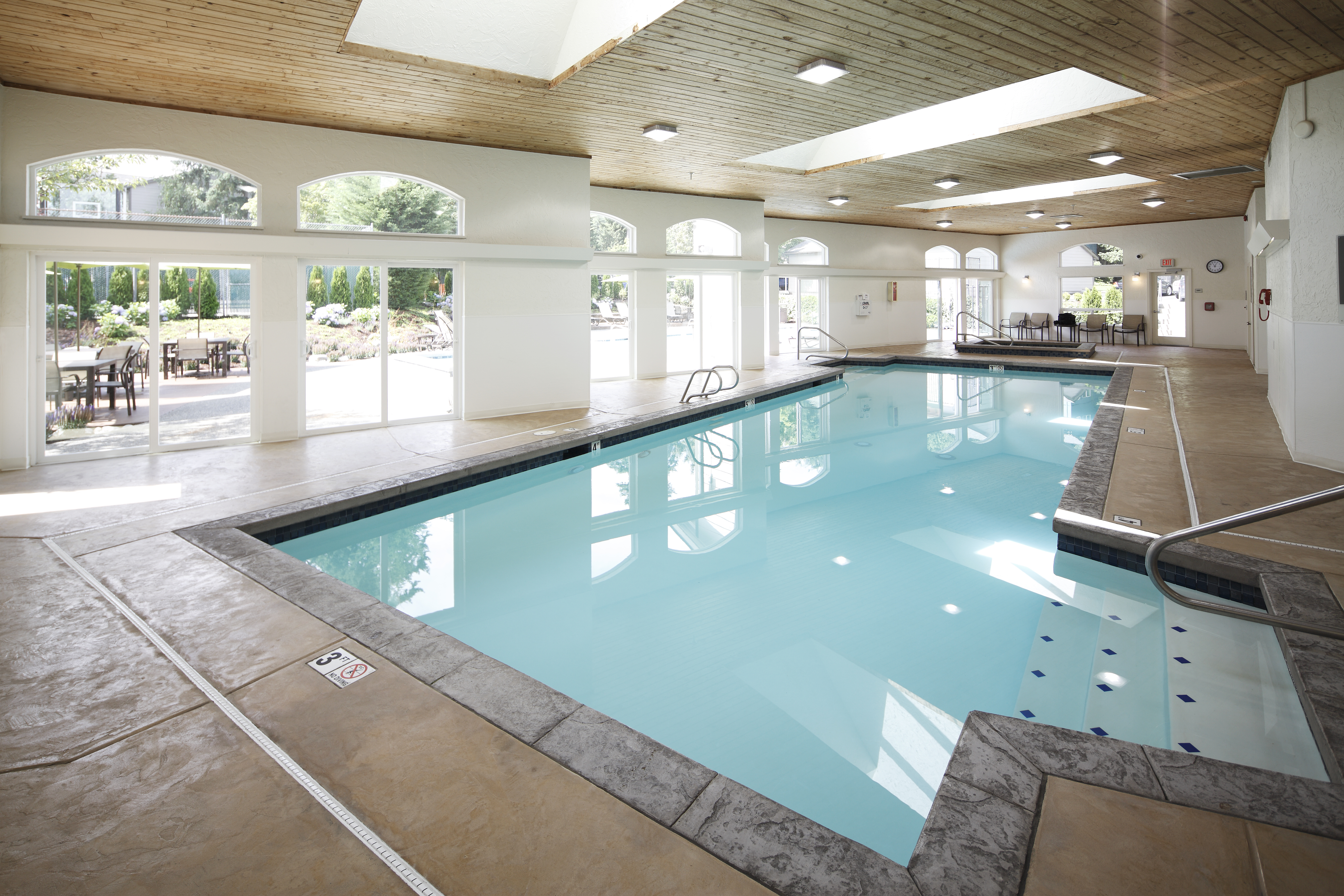 Pool at Eaves Redmond Campus (2 of 5)