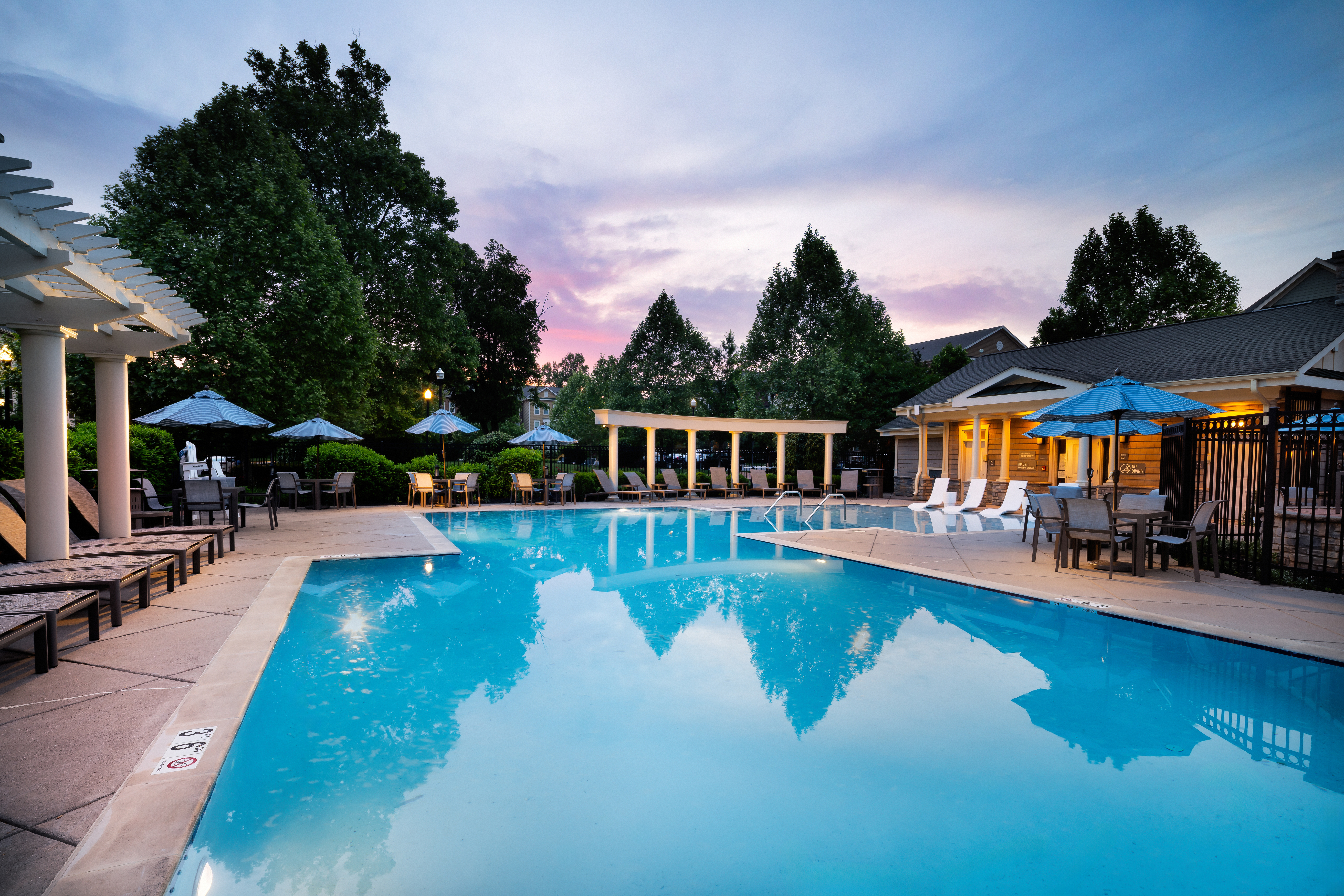 Pool at Avalon (4 of 5)