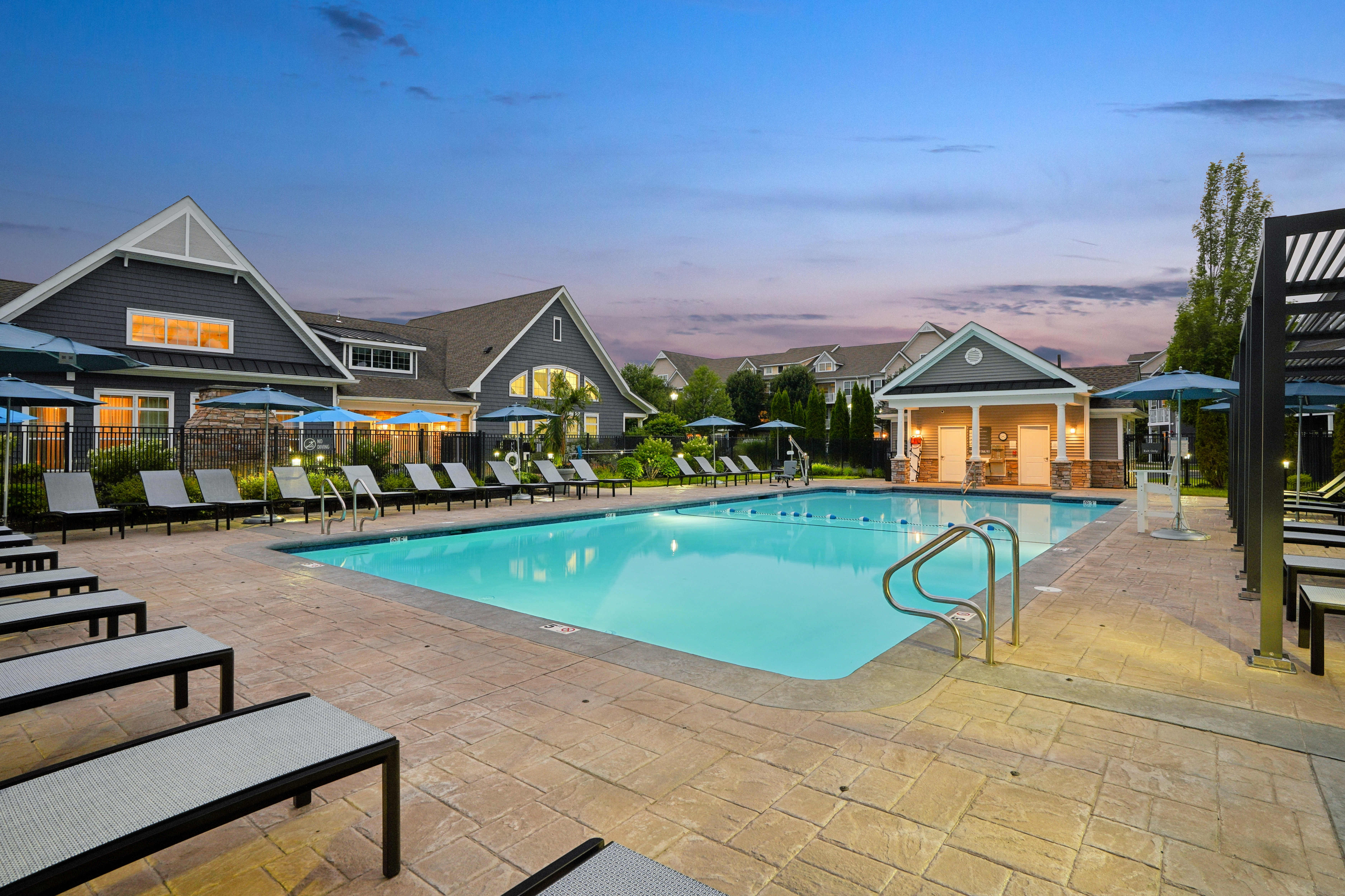 Pool at Avalon (4 of 5)