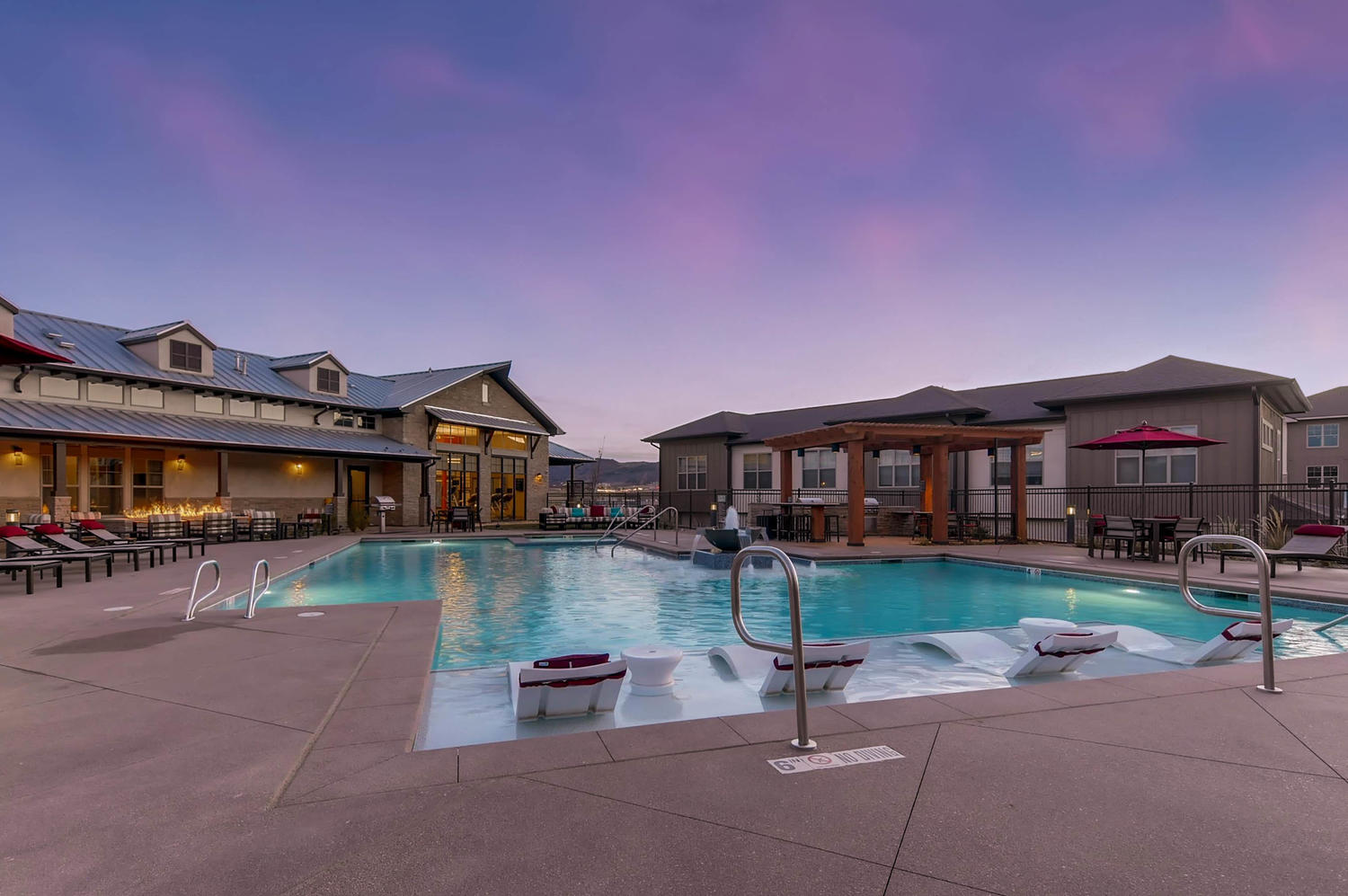 Pool at Avalon Red Rocks (2 of 2)