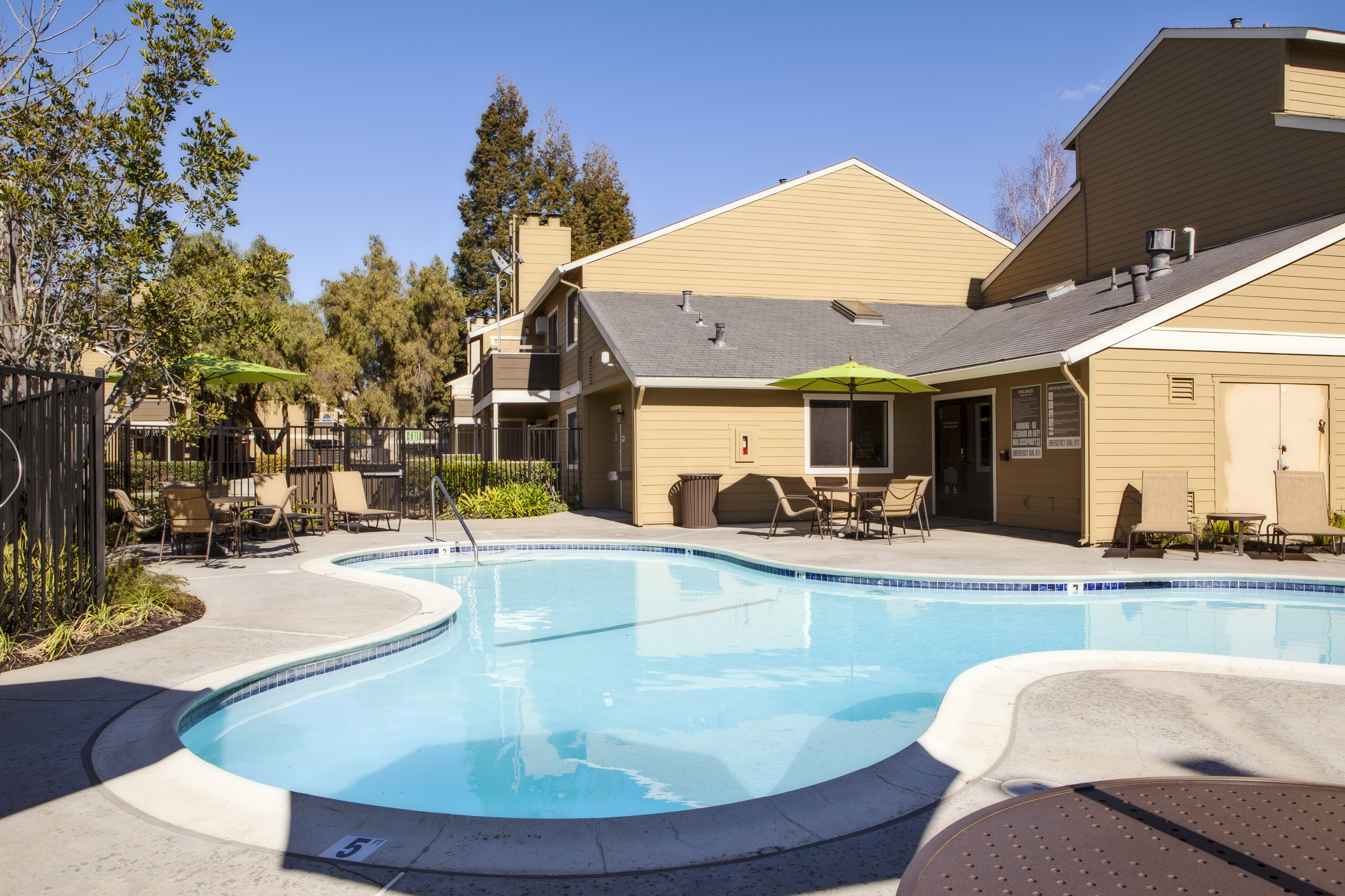 Pool at Eaves (1 of 3)