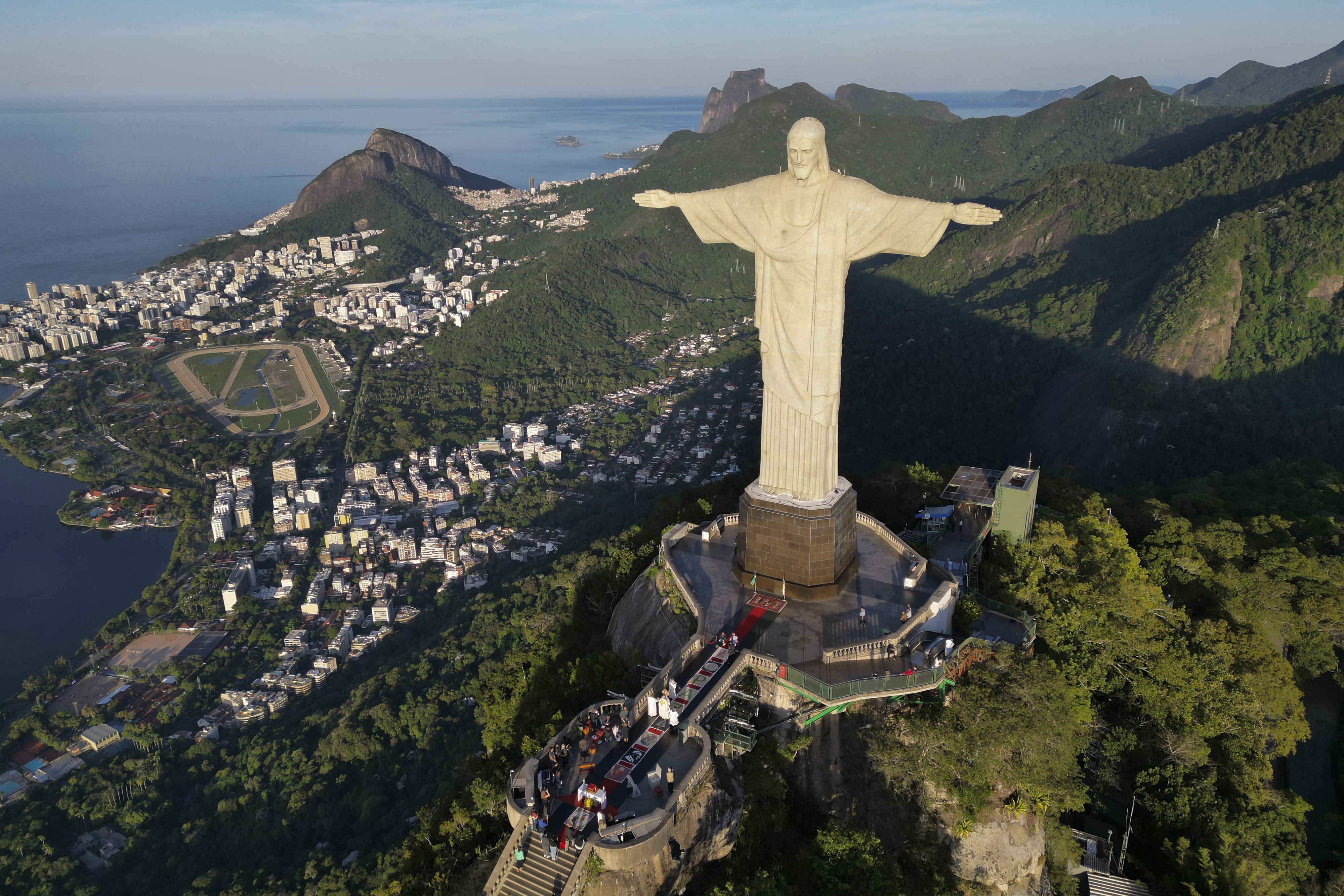 A Mass celebrating the Catholic holiday of Corpus Christi is held at the Christ the Redeemer statue in Rio de Janeiro, Thursday, June 19, 2025 (AP Photo/Bruna Prado)