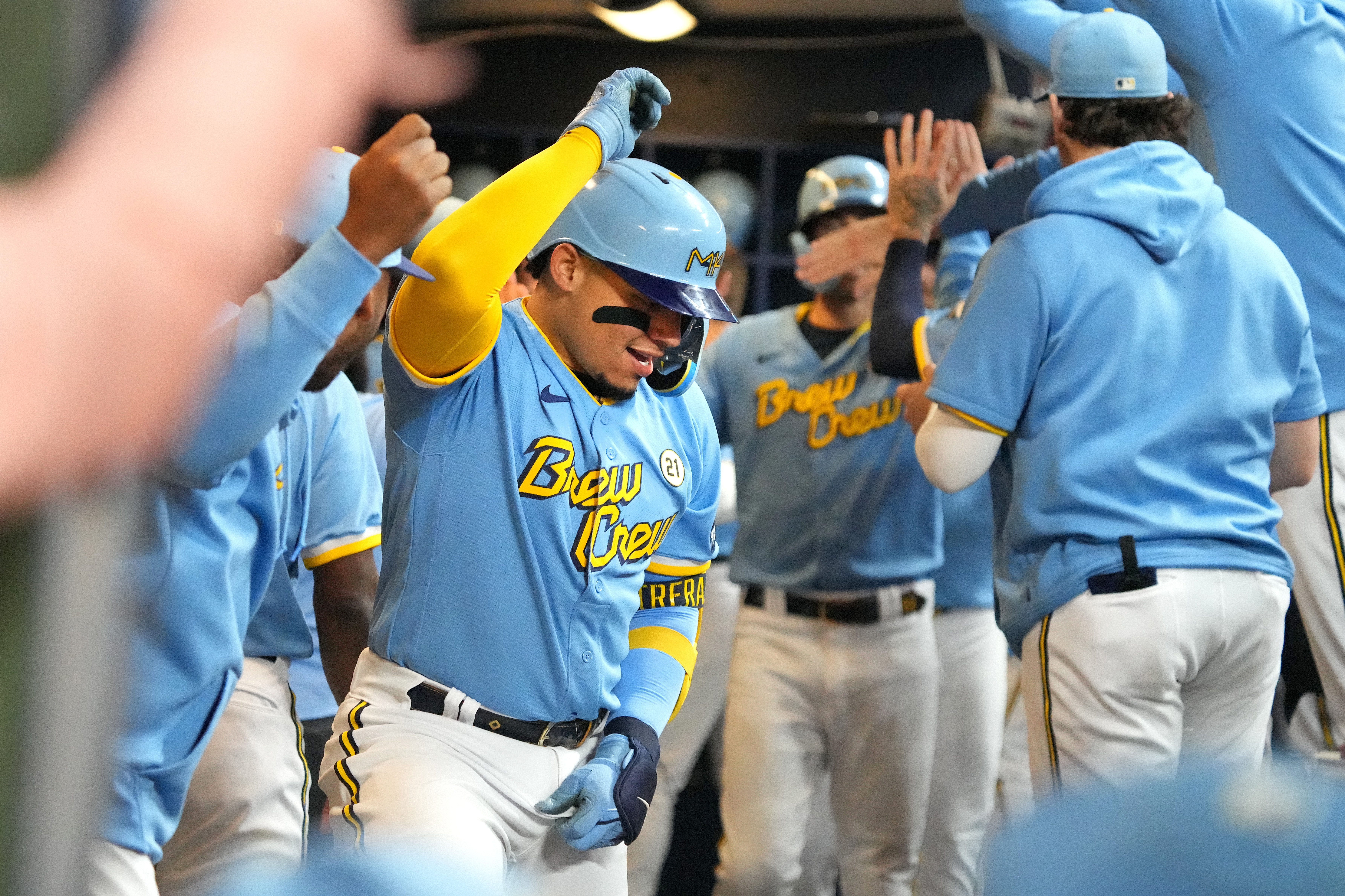 Brewers beat Padres, Rowdy Tellez belts 3-run homer