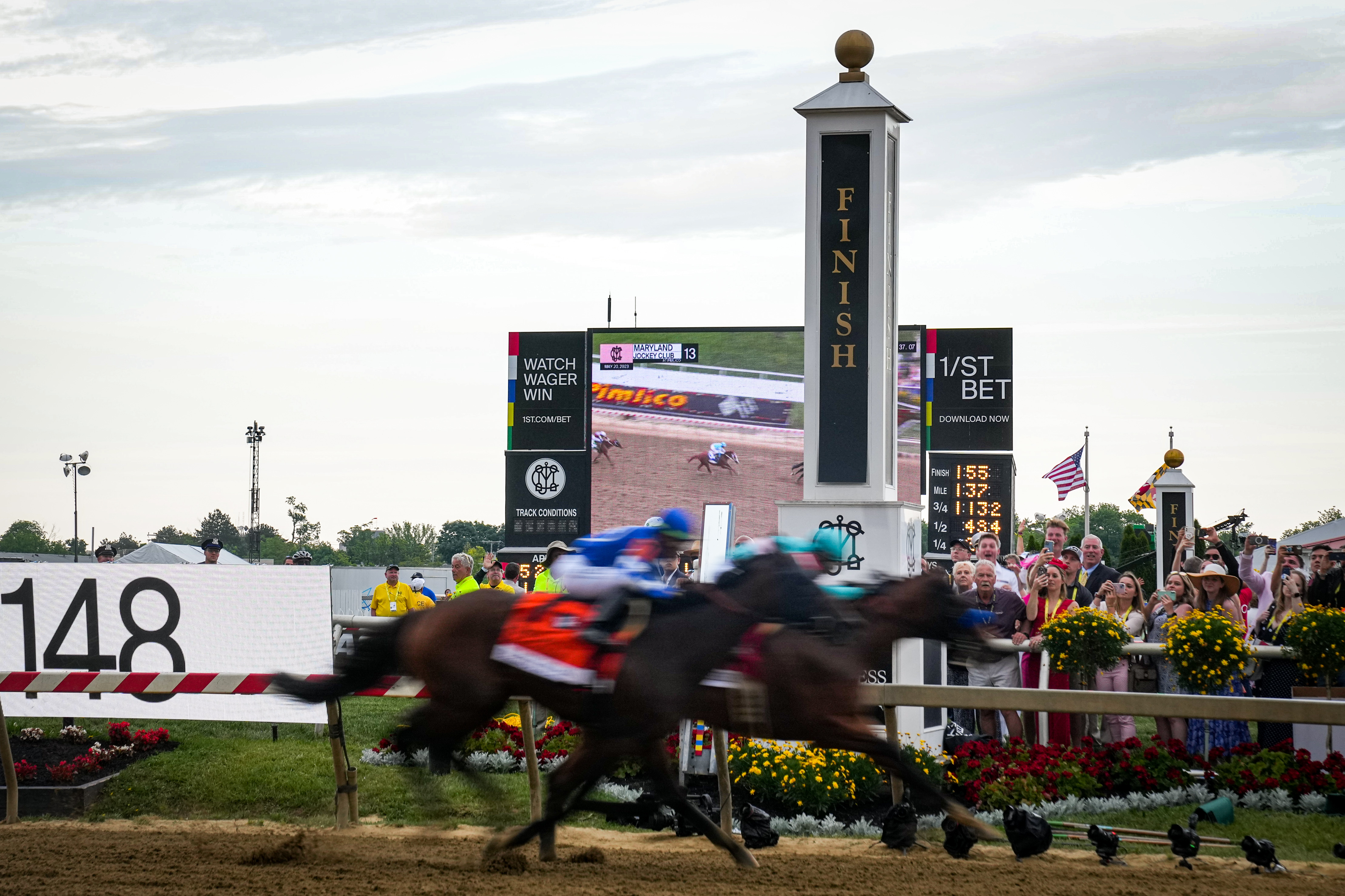 At Preakness, politicians press the flesh, hope for a brighter future for  Maryland racing - The Baltimore Banner