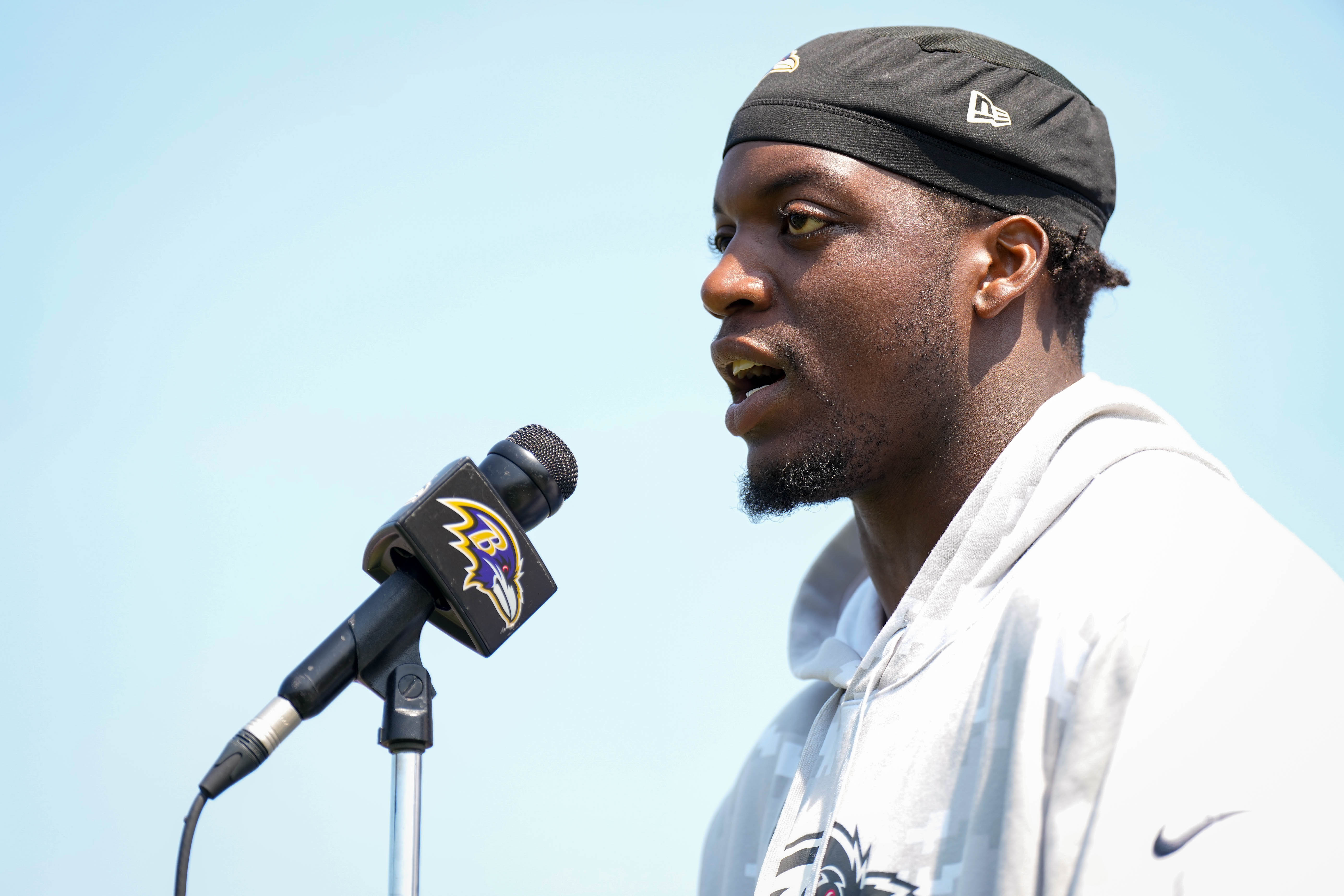 Ravens observations: Rookies step up, veterans ramp up in rainy practice