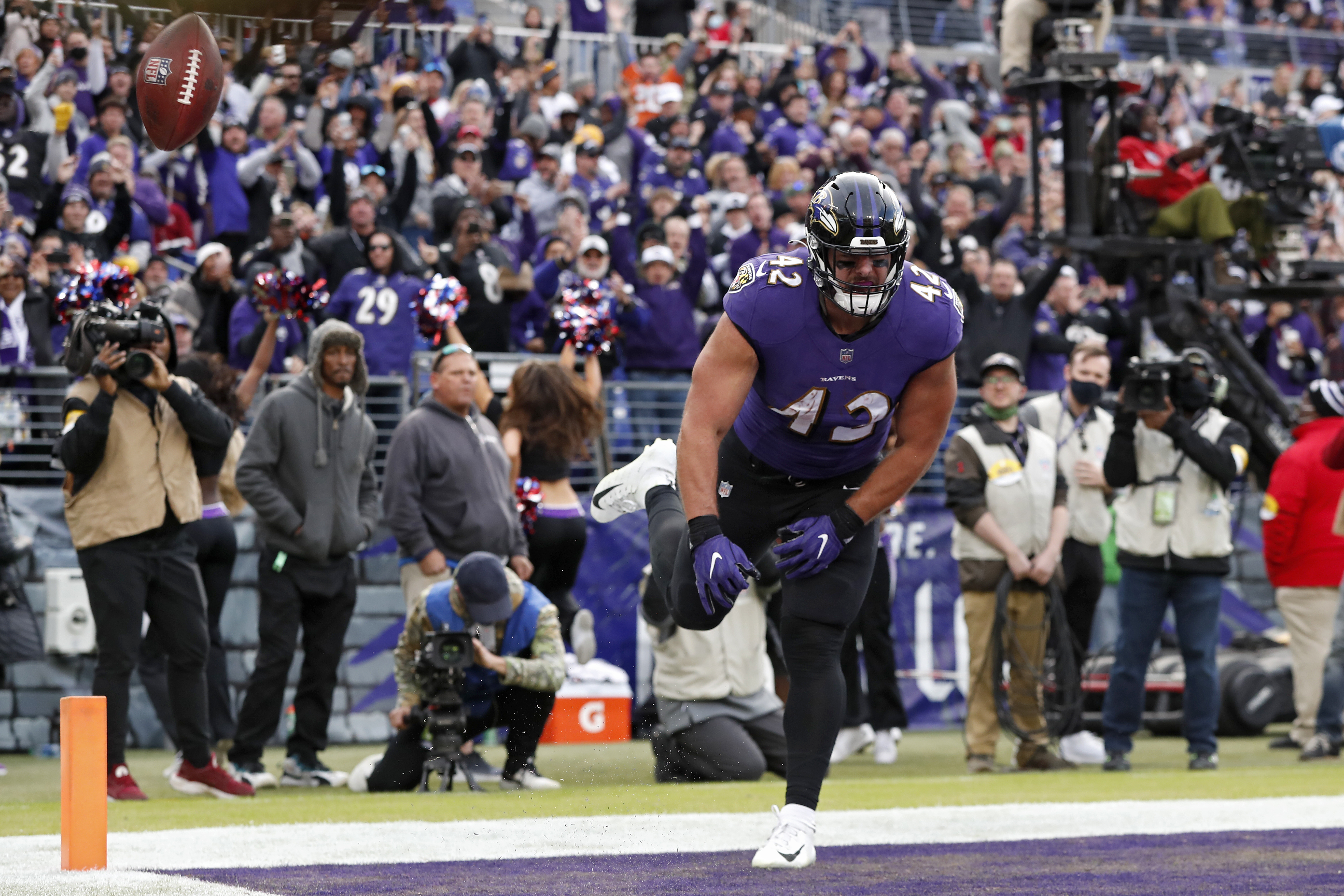 Baltimore Ravens: Patrick Ricard is one of NFL's rare two-way players