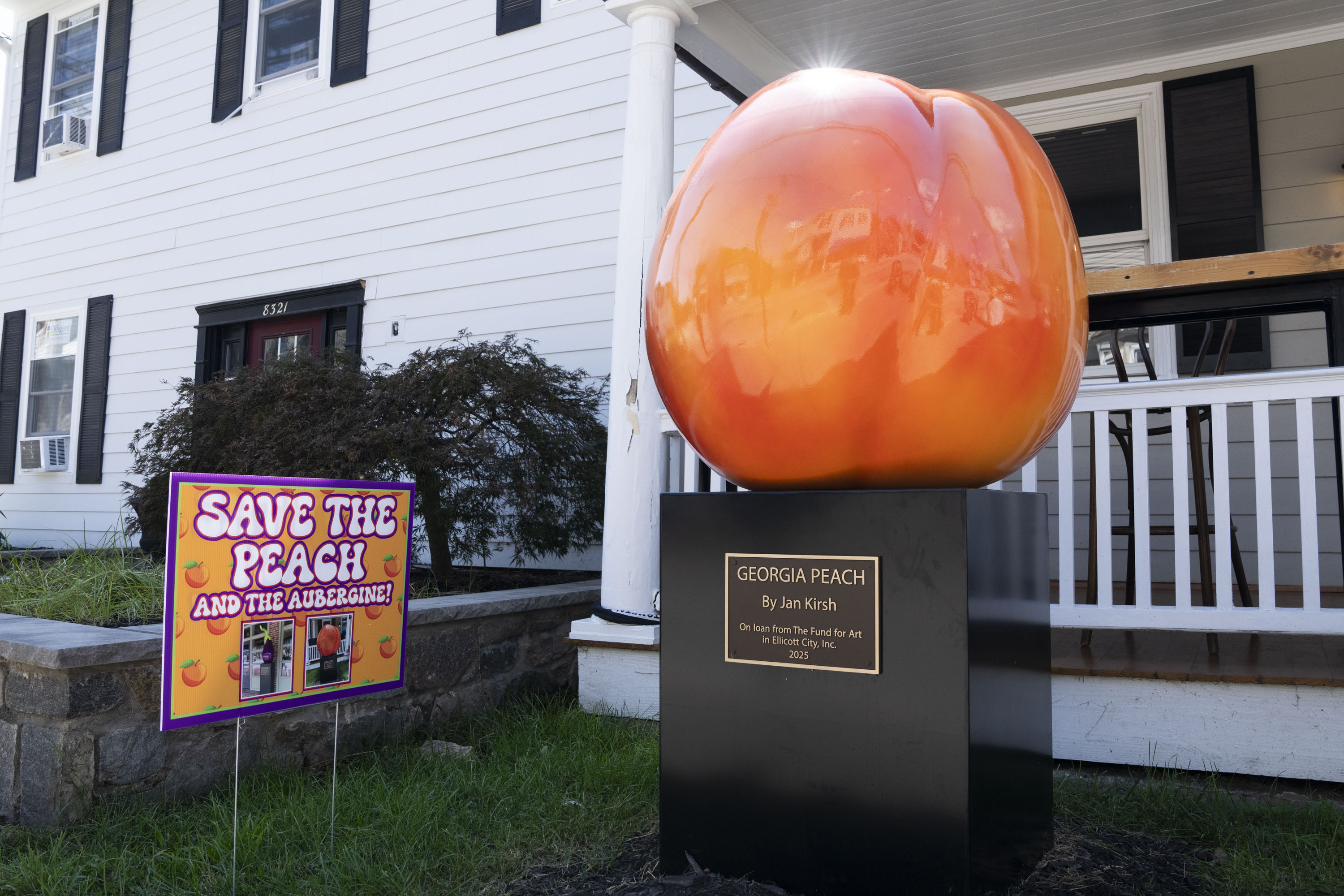 Old Ellicott City's eggplant and peach sculptures went to court. They won.