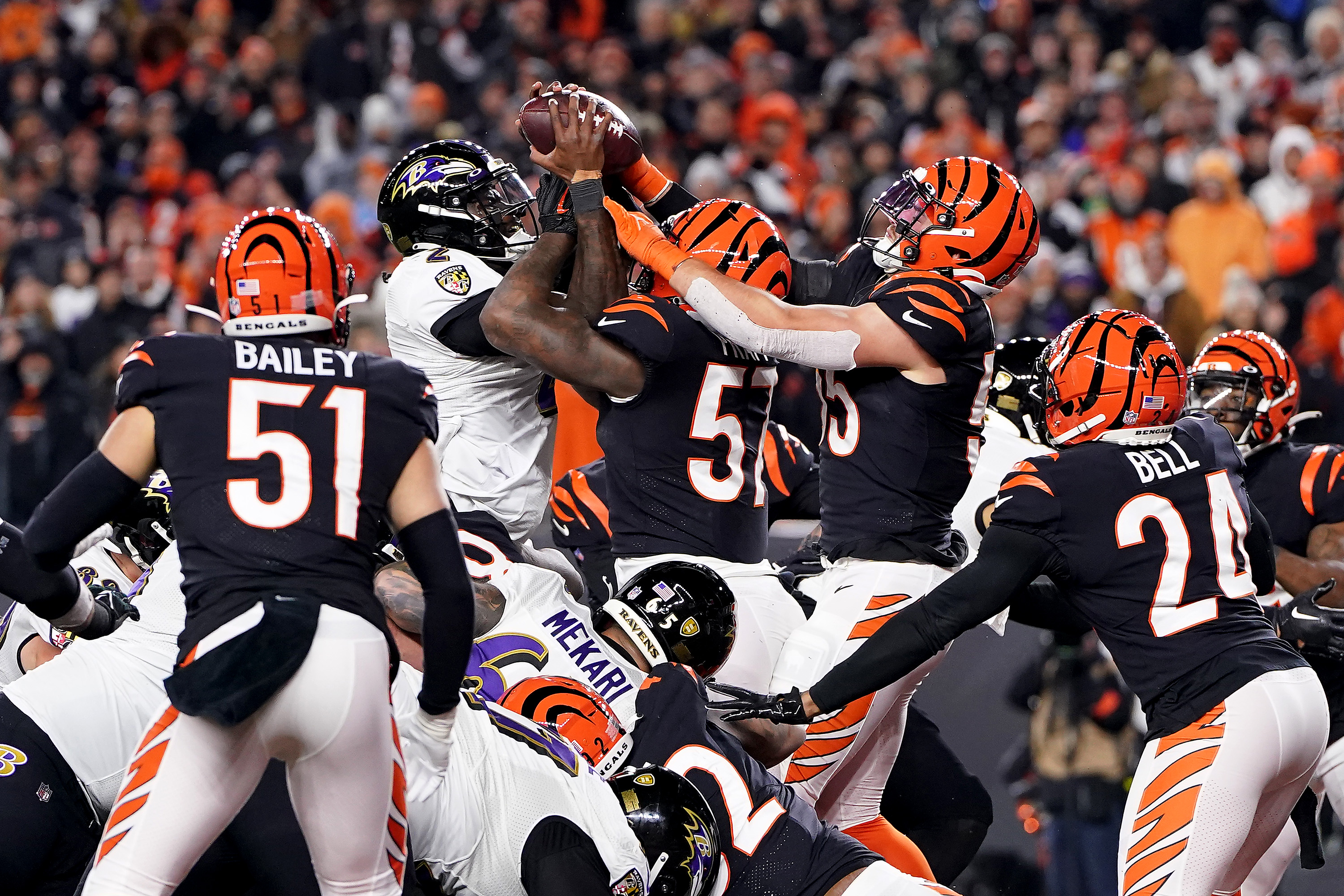 Cincinnati Bengals defensive end Sam Hubbard (94) stands in the