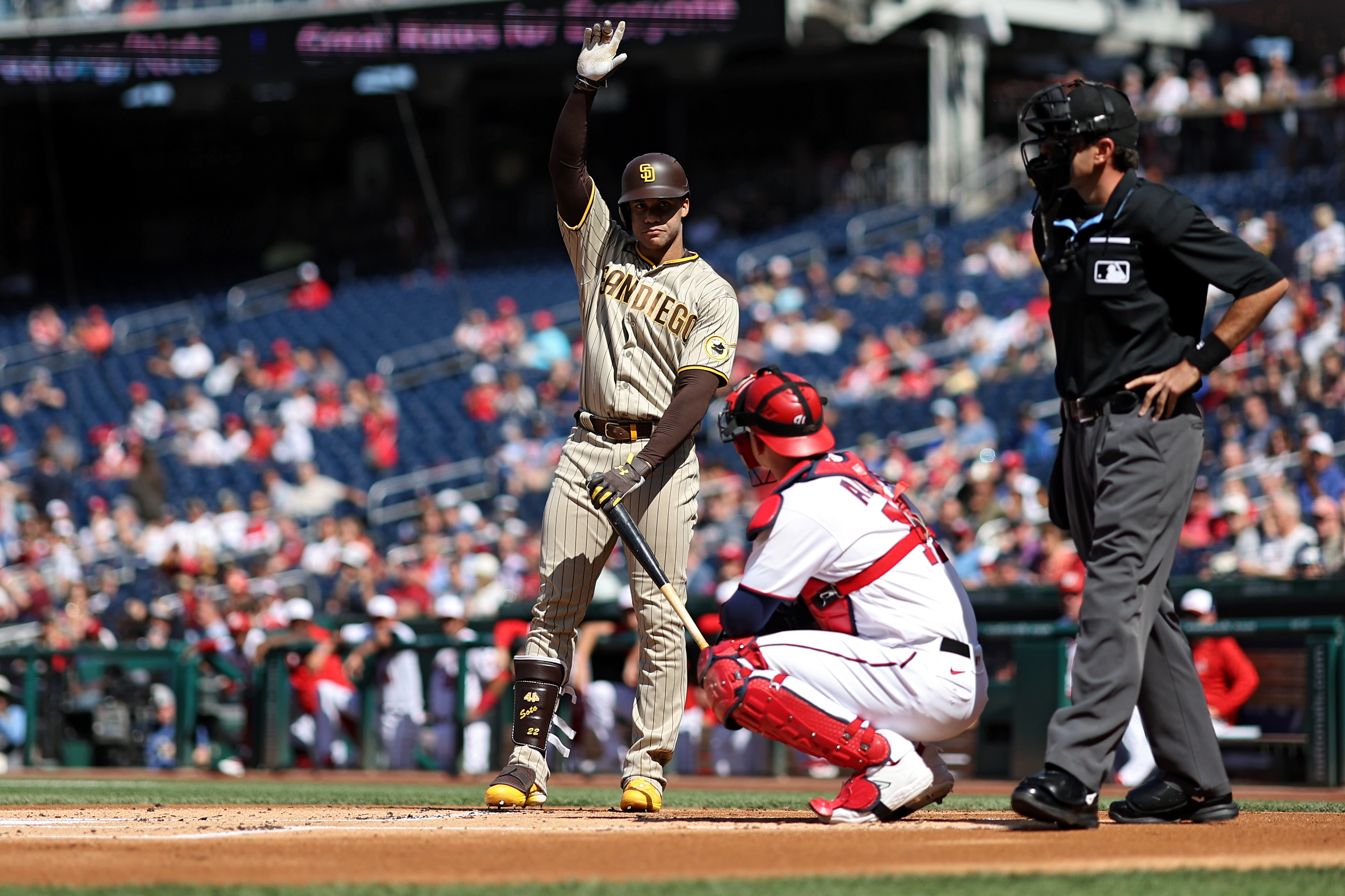 Odor's 3-run homer in 9th gives Padres 8-6 win over Nationals