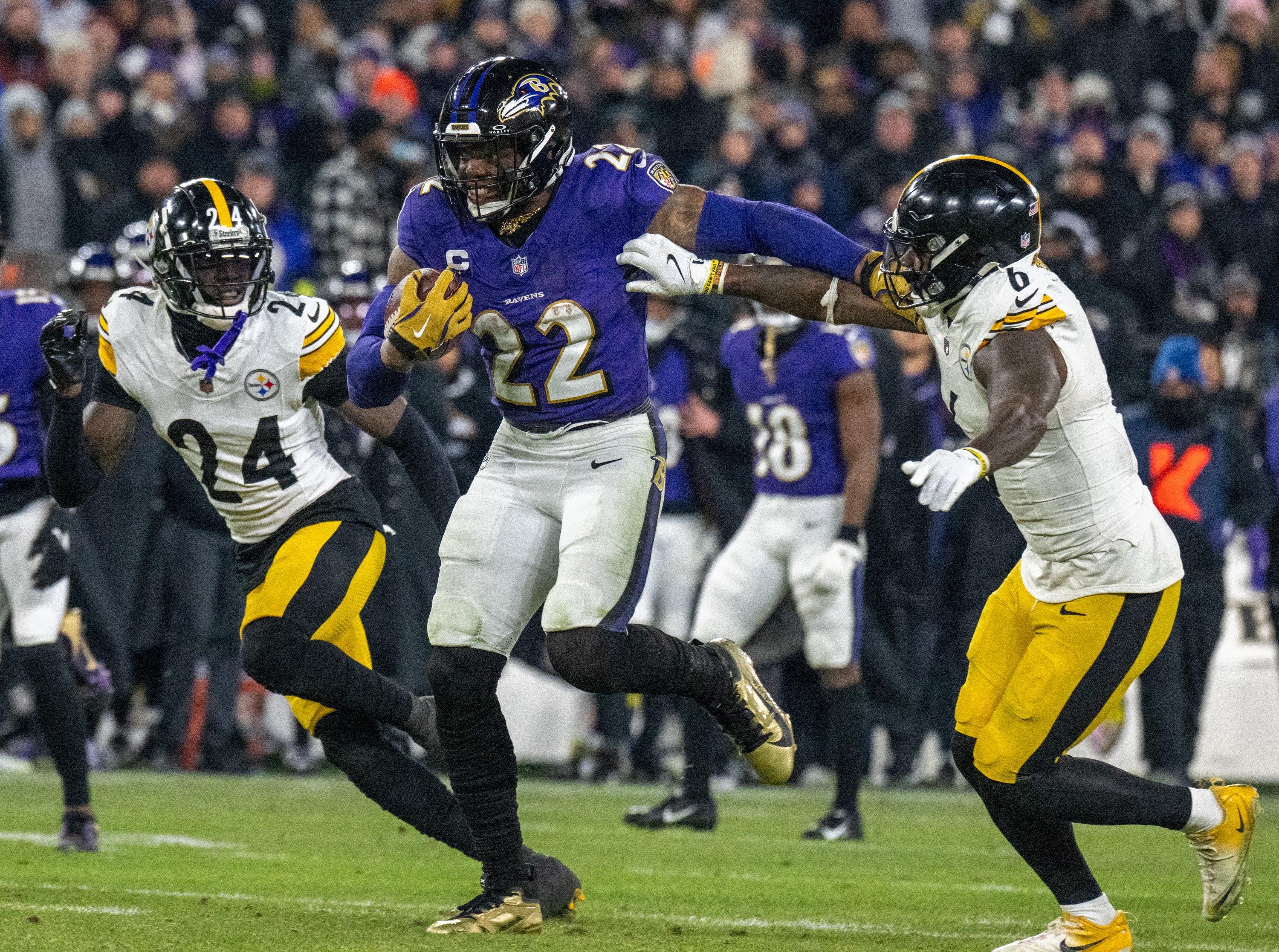 Baltimore Ravens running back Derrick Henry (22) breaks free for a long touchdown run in the 3rd quarter against the Pittsburgh Steelers in the AFC wild card playoff game at M&T Bank Stadium on Saturday, January 11.