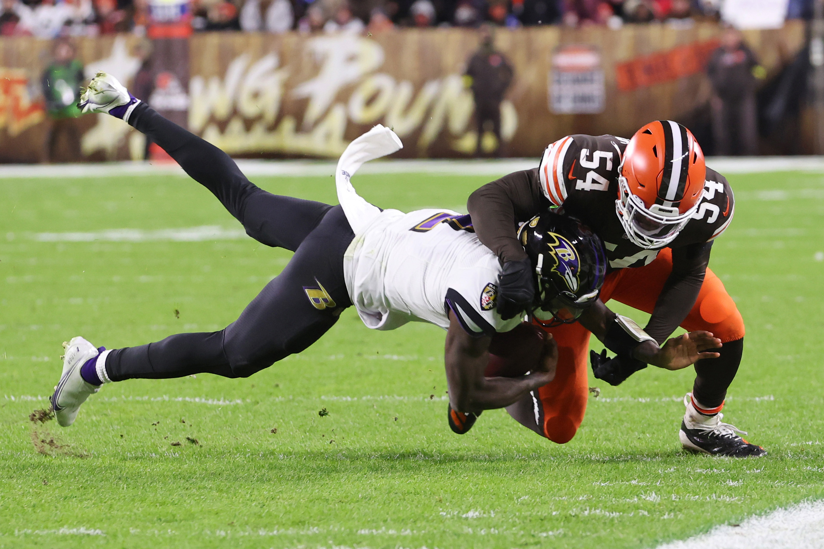 Watson throws TD, wins home debut as Browns down Ravens 13-3