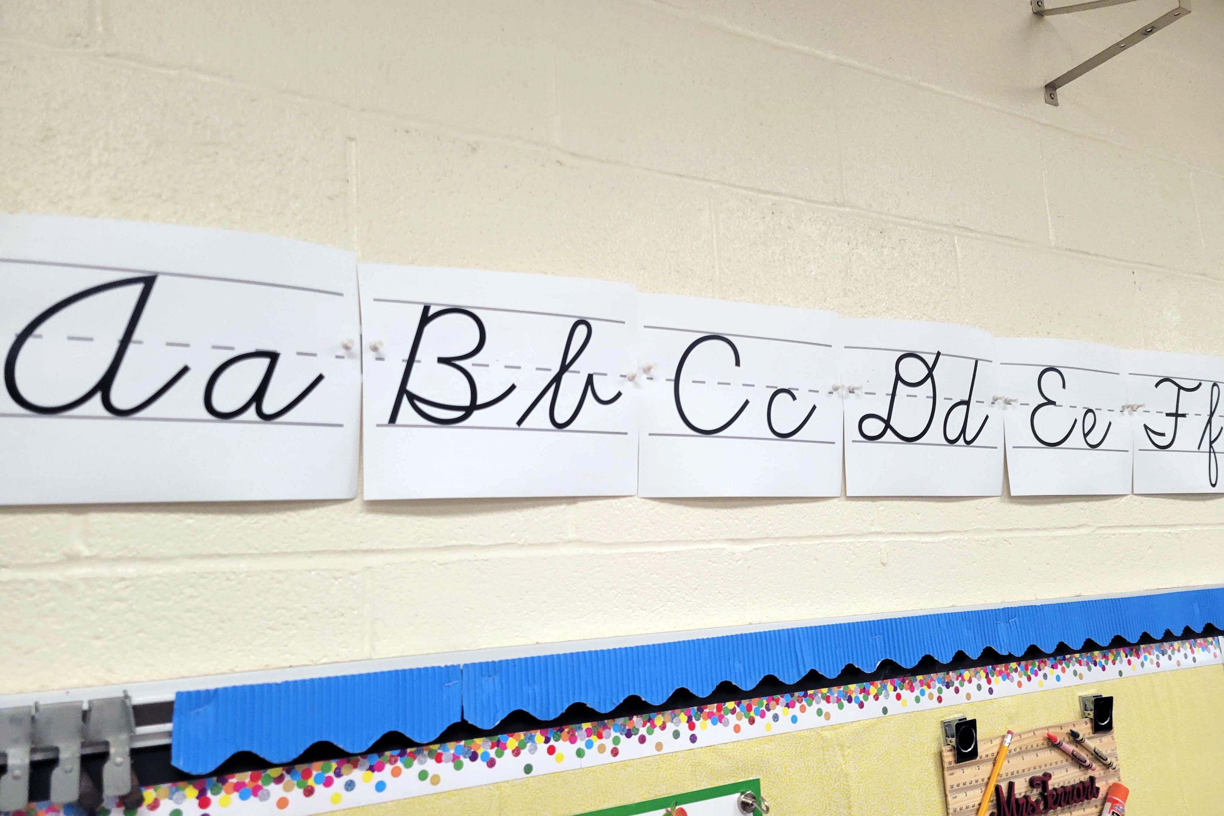 Cursive is scrawling its way back into Central Maryland schools