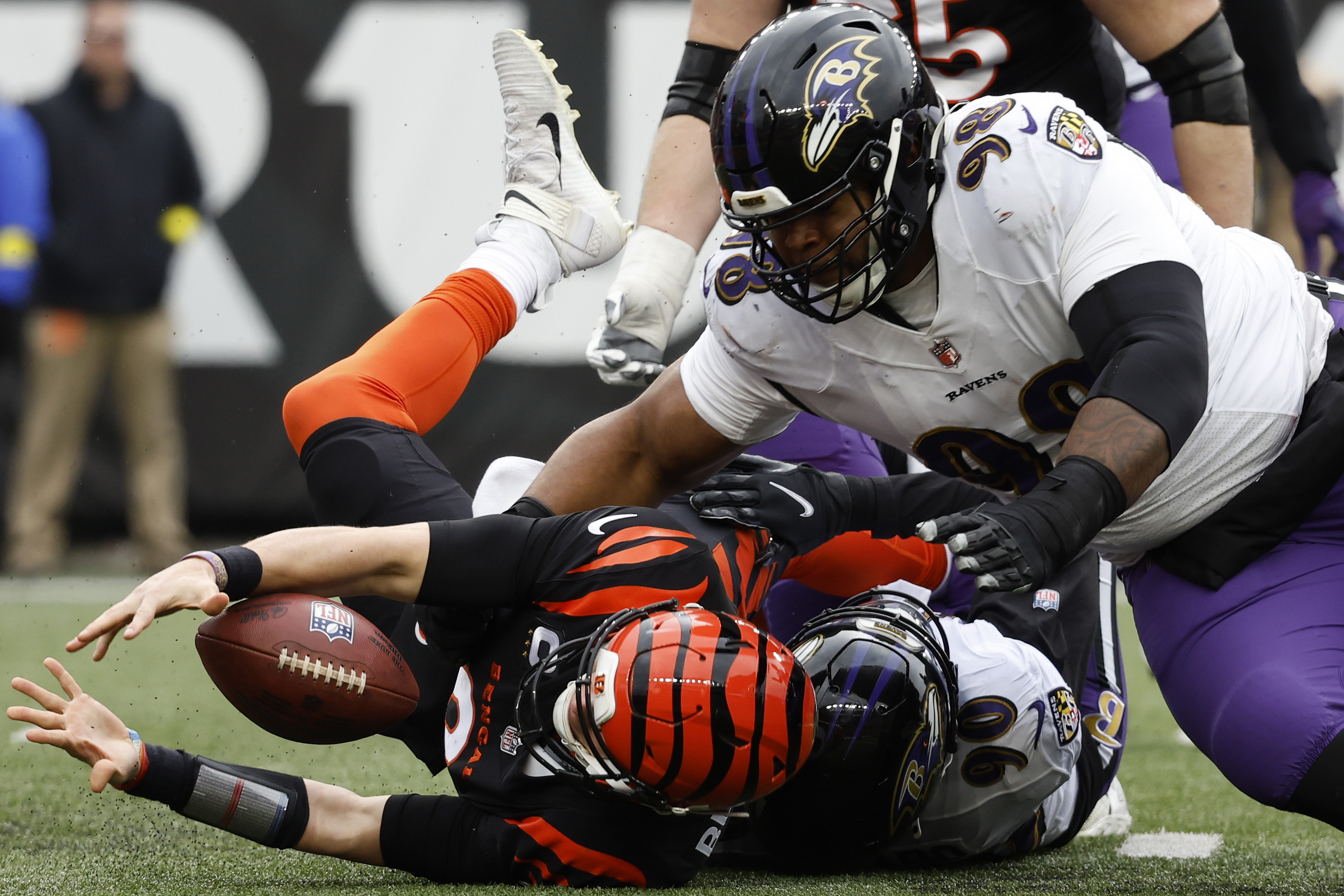 Baltimore Ravens place linebacker David Ojabo on injured reserve with ankle  and knee problems