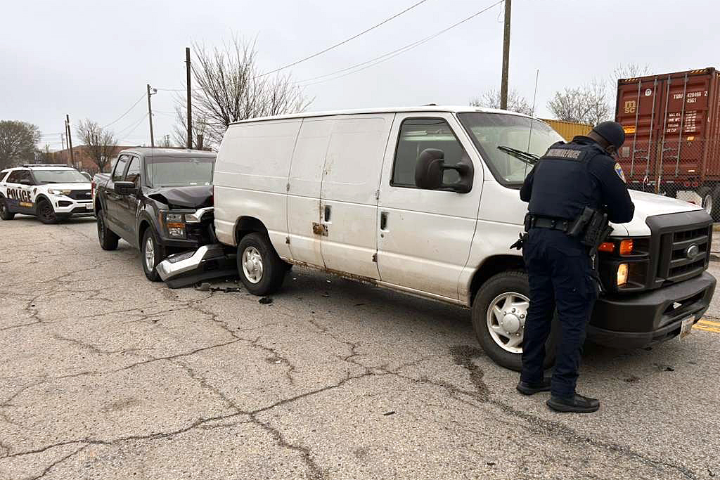 Federal officials say injured immigrant was eluding authorities before crash