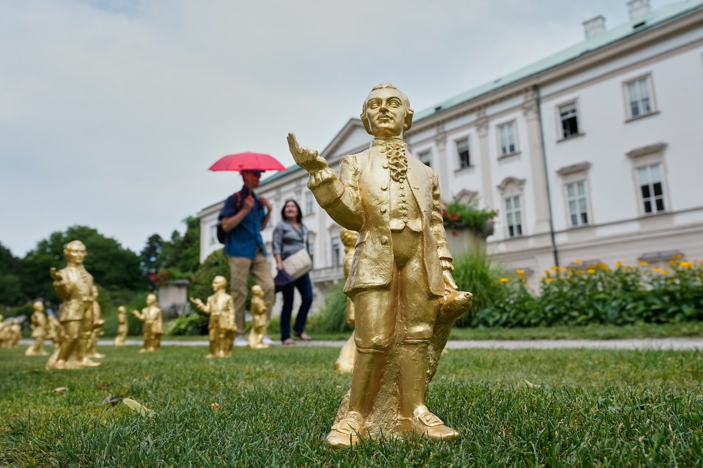 A horde of golden mini-Mozarts marks 270 years since the composer's birth in Salzburg