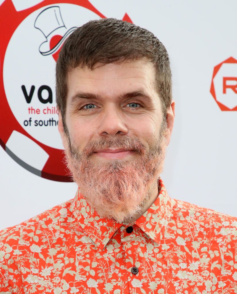 Gossip blogger Perez Hilton appeared to harm himself on a livestream. His audience called the police