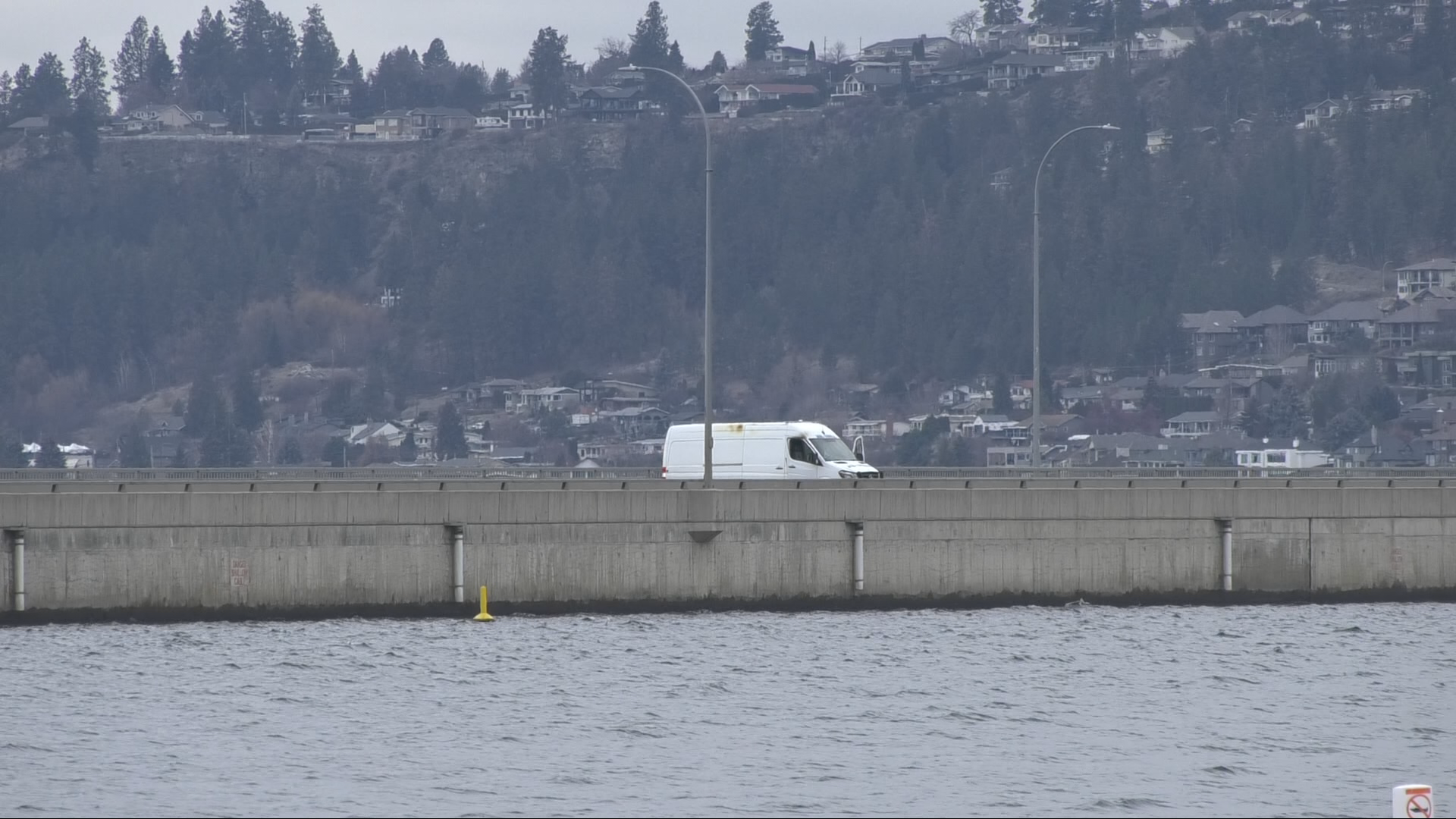 Ice cream truck left on Kelowna, B.C., bridge posed ‘significant’ public safety risk: RCMP 