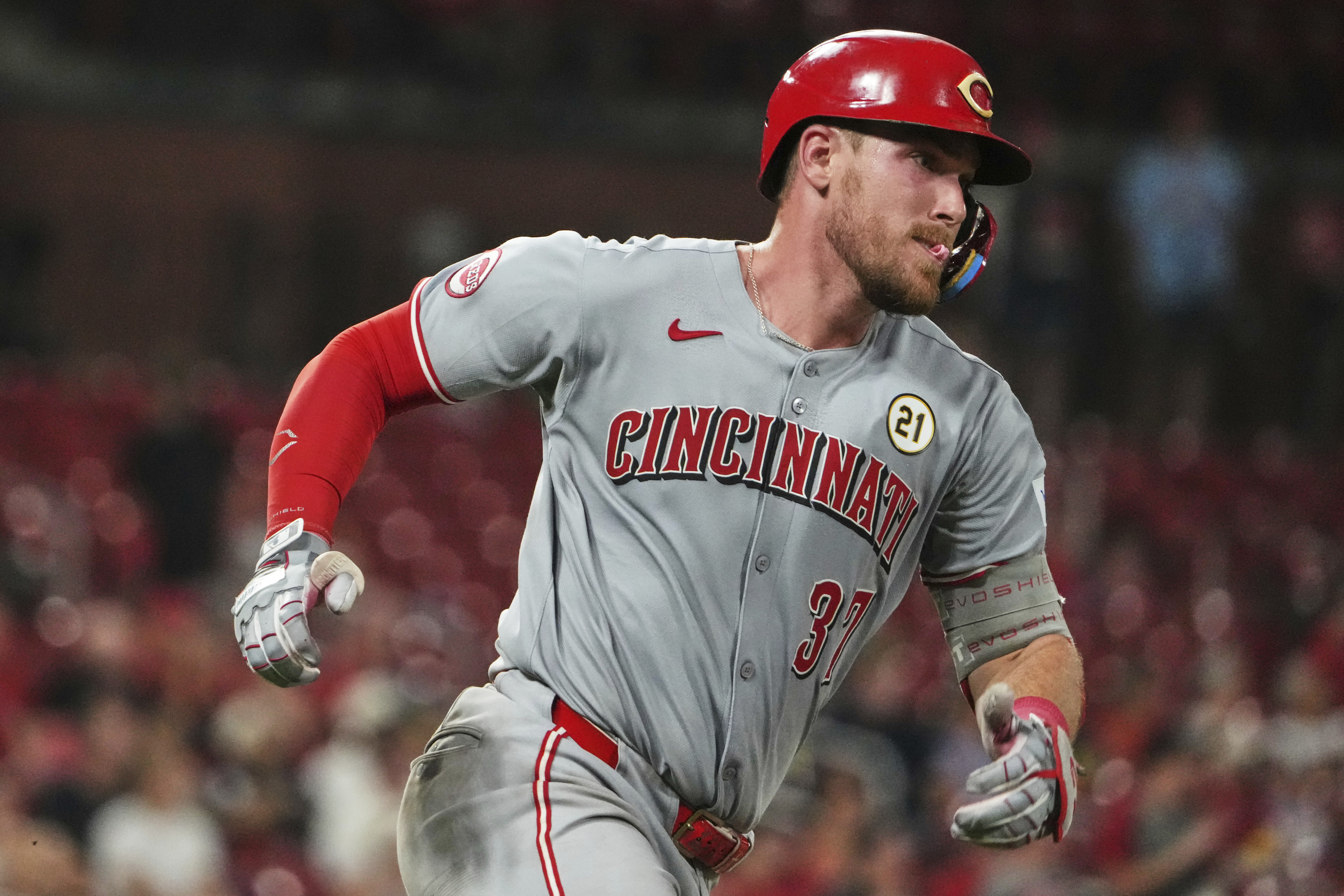 Tyler Stephenson, Cincinnati Reds beat St. Louis Cardinals to close within  2 games of last NL wild card