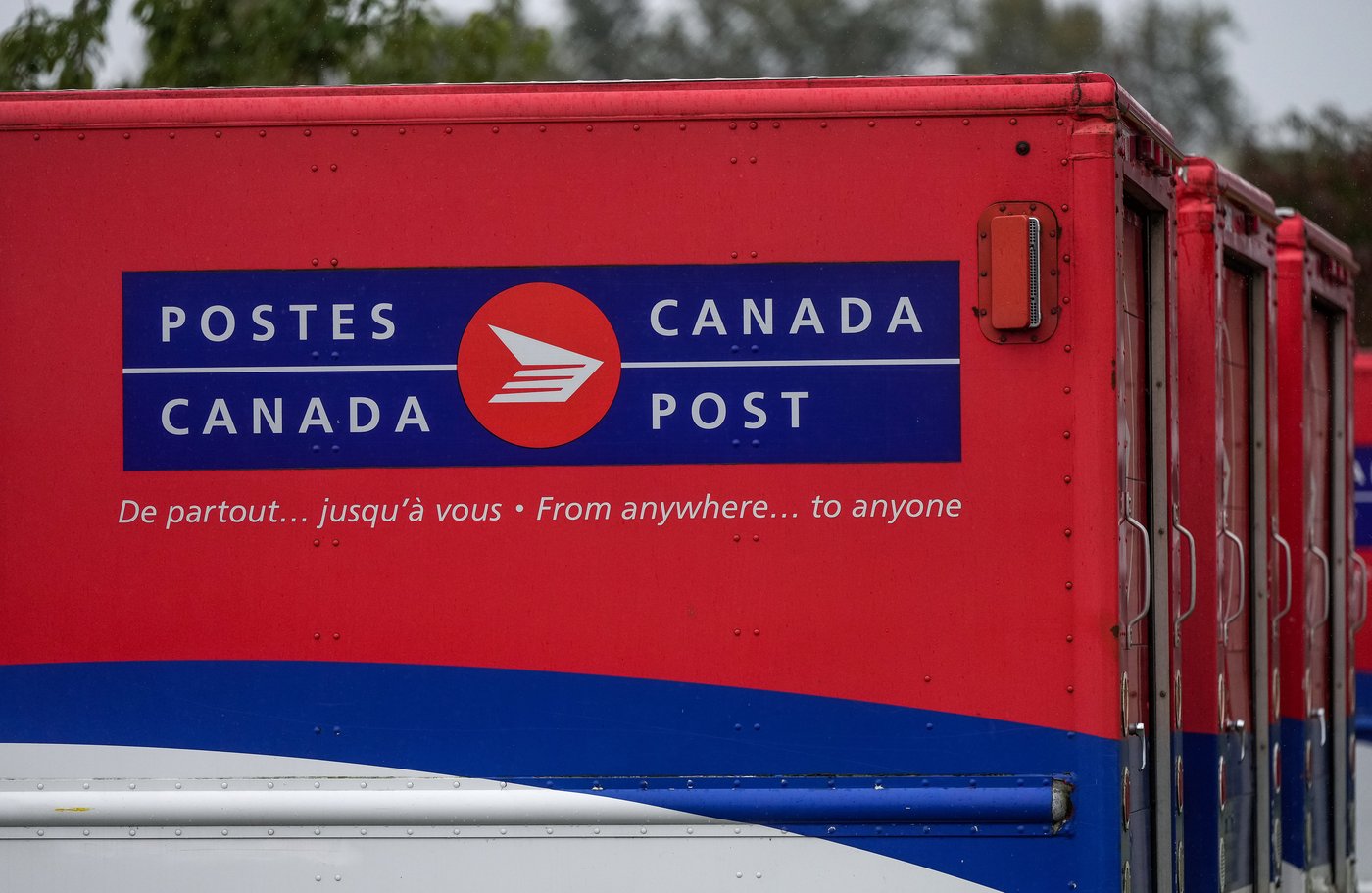 Canada Post workers vote to accept contract