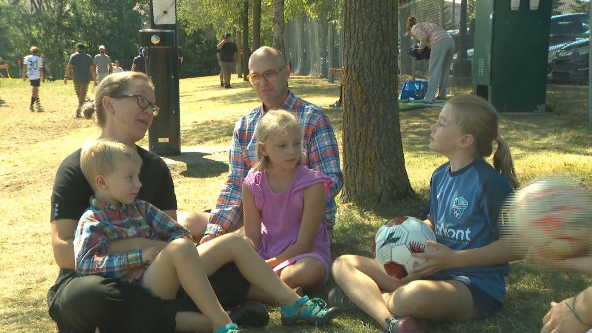 ‘Two weeks to pack up our house’: Quebec family forced to return to U.S. after 15 years in Canada