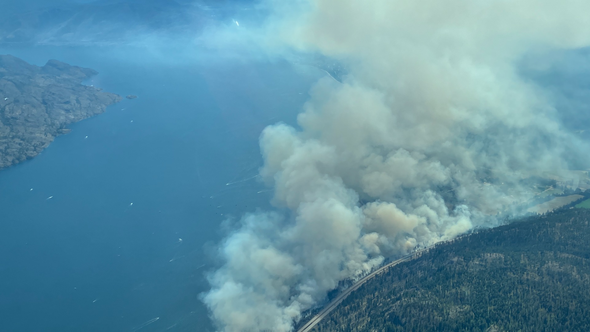 Wildfire near West Kelowna, B.C., prompts ‘tactical evacuation’ of hundreds of properties 