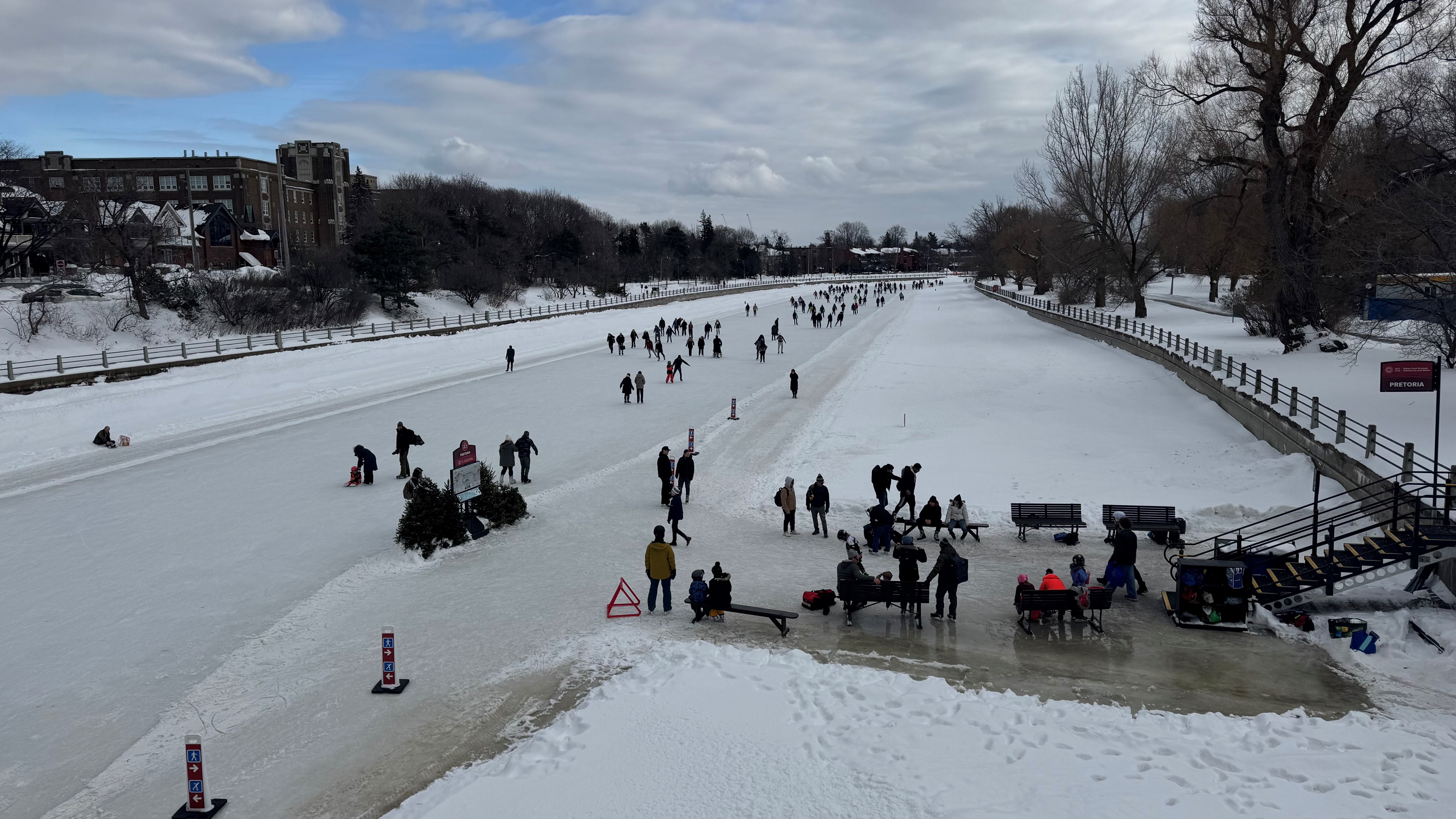 Rideau Canal Skateway to close for skating, allow walking during warm spell