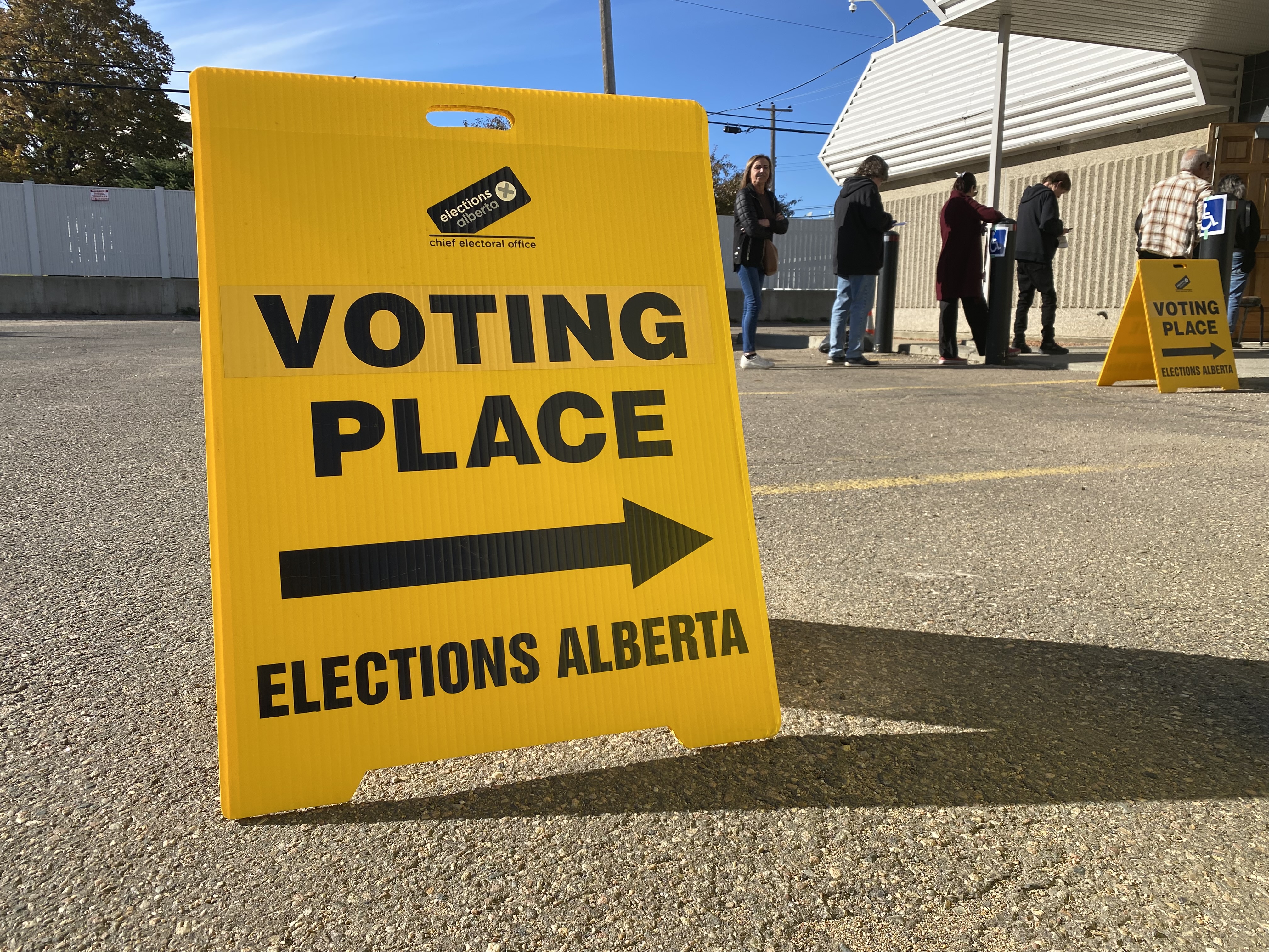 Official referendum results expected before 10:59 p.m. MT: Elections Alberta