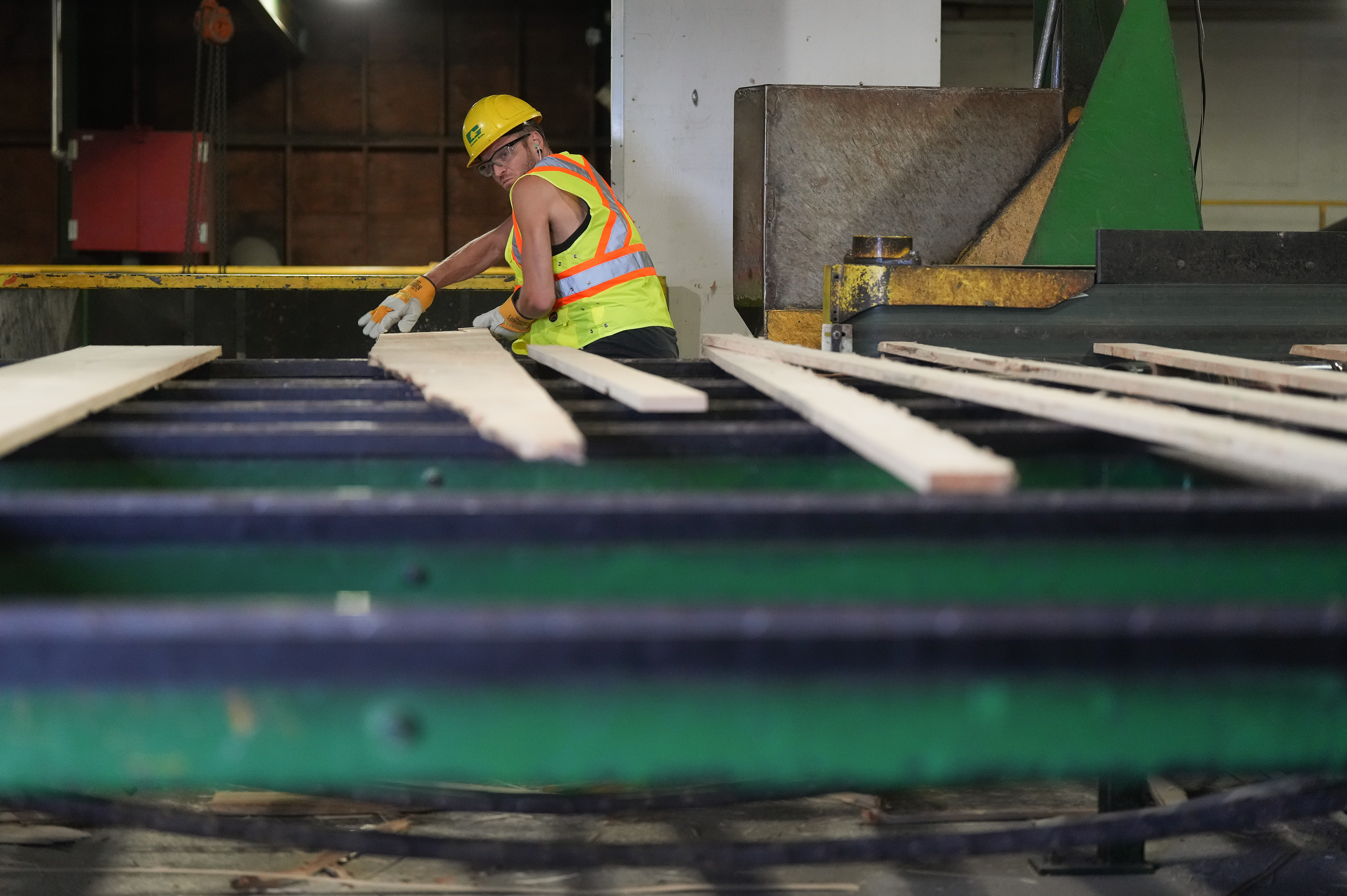 B.C. loses 16,000 jobs in July, halting strong run of gains 