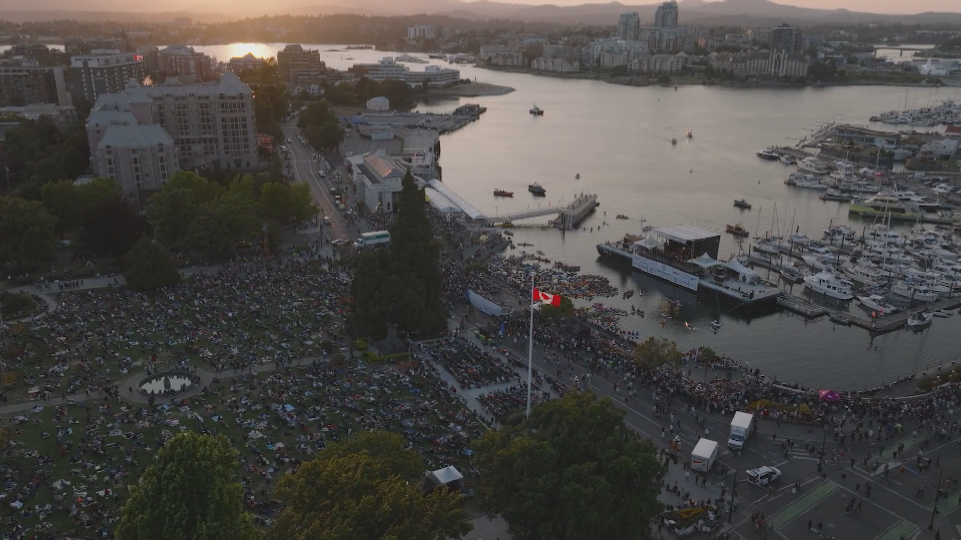 Thousands attend expanded summer symphony concerts in Victoria’s inner harbour