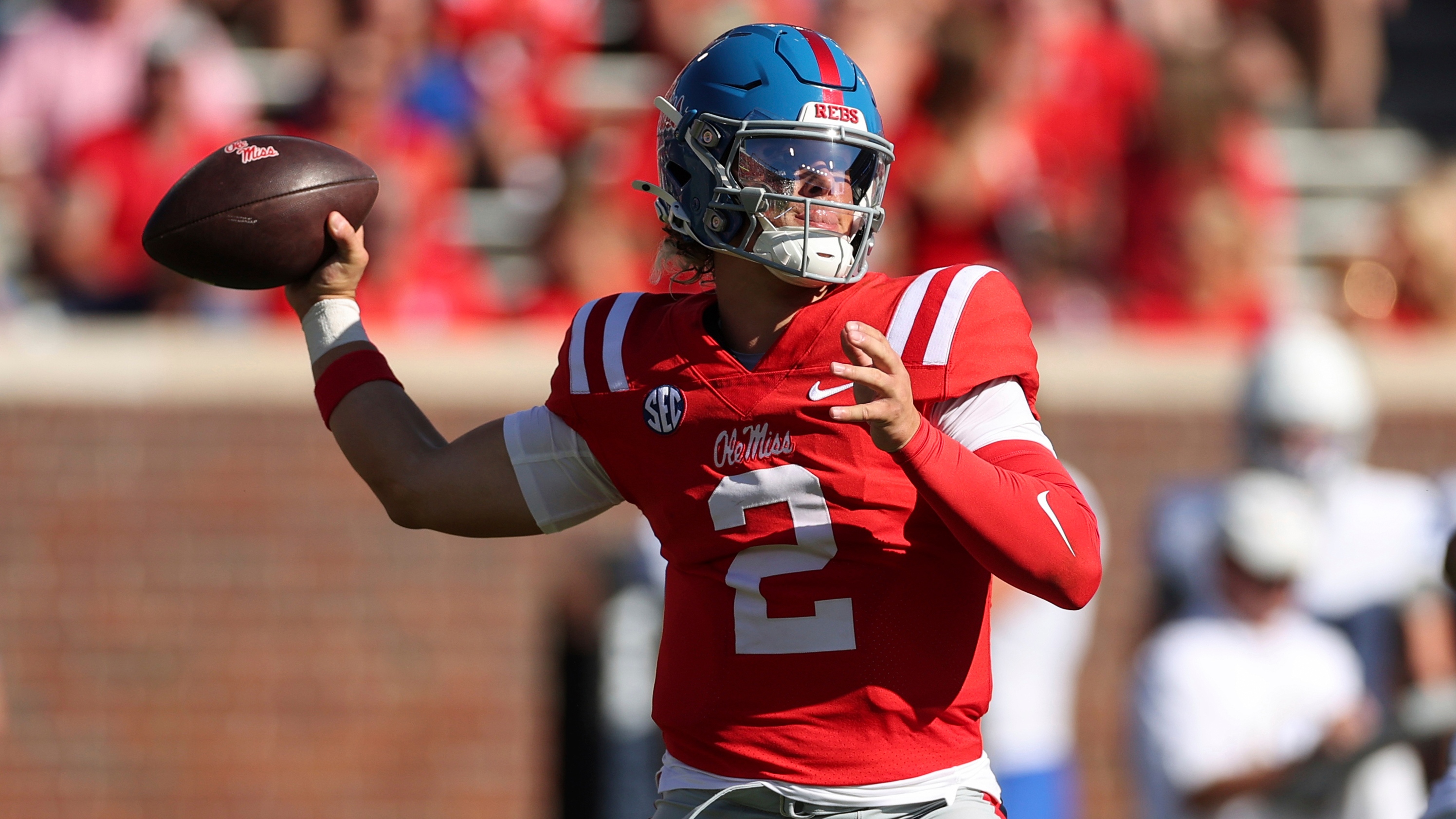 Giants trade back into first round to take Mississippi quarterback