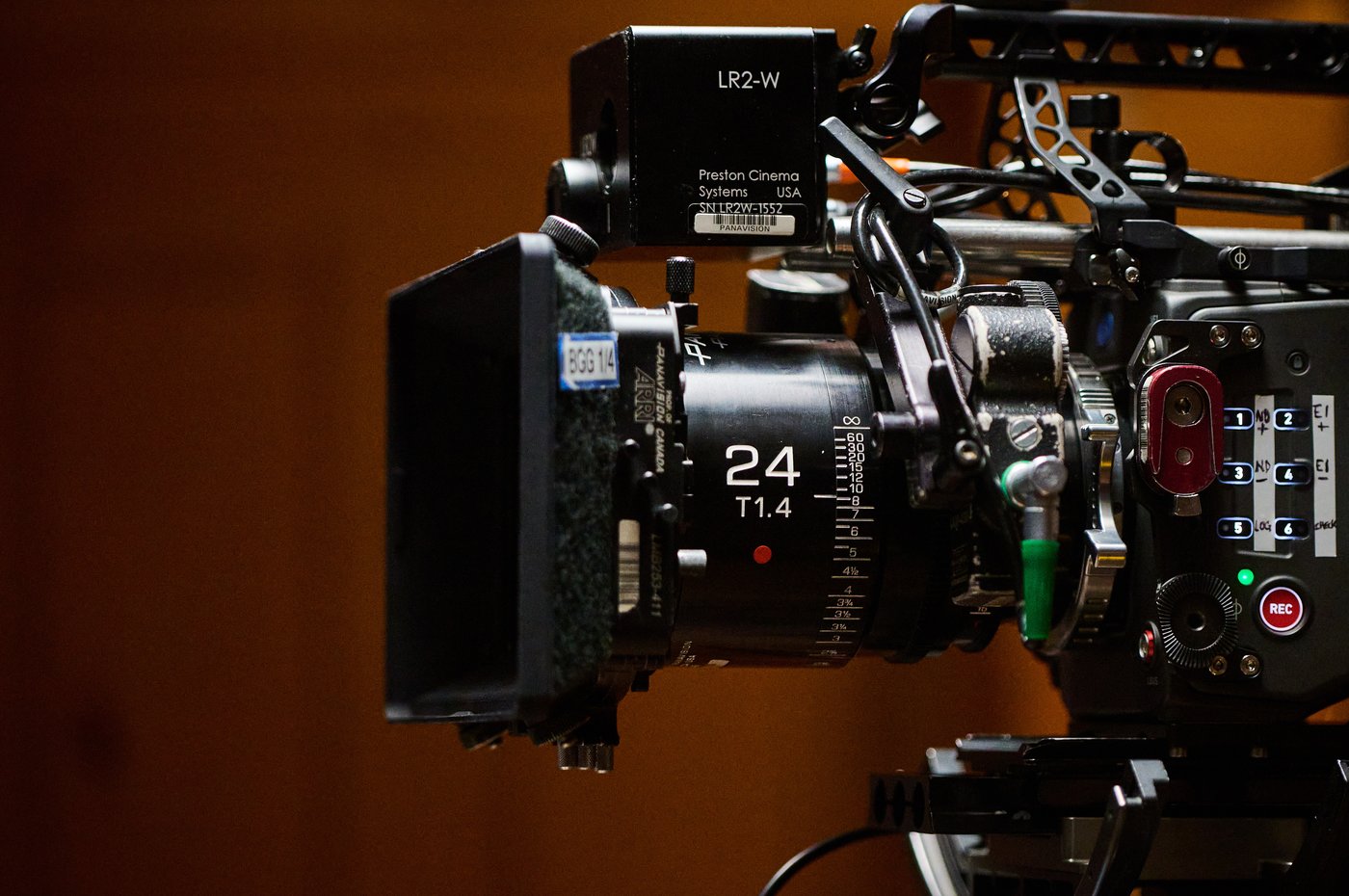 Most Canadian actors earn less than $20K per year from screen work, survey finds