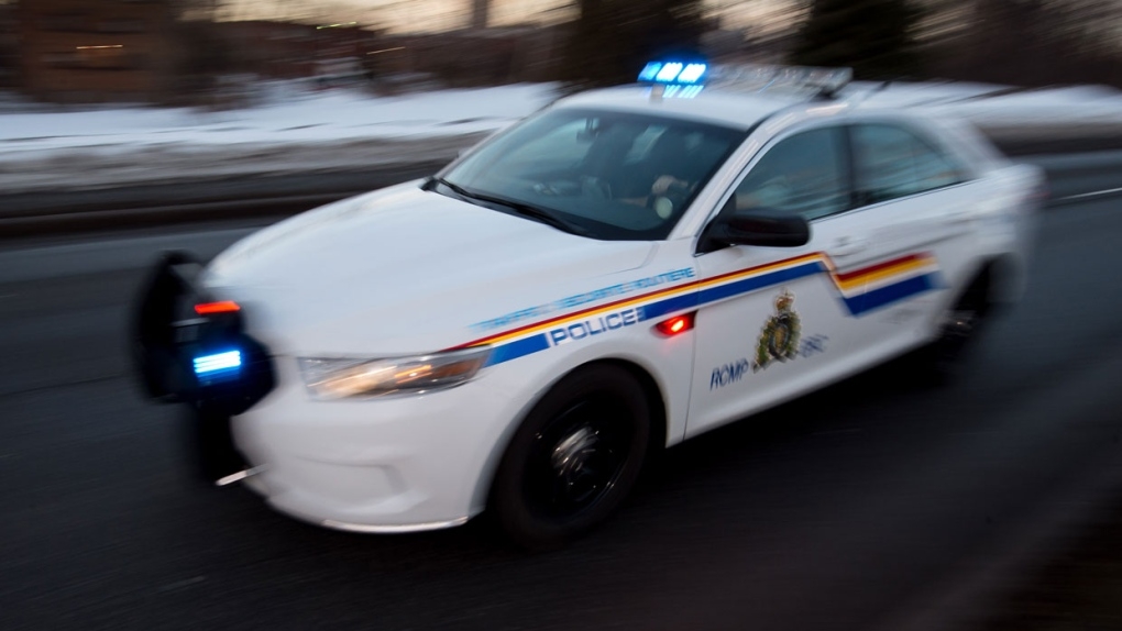 3 officers injured during Mental Health Act arrest, Kelowna RCMP say 