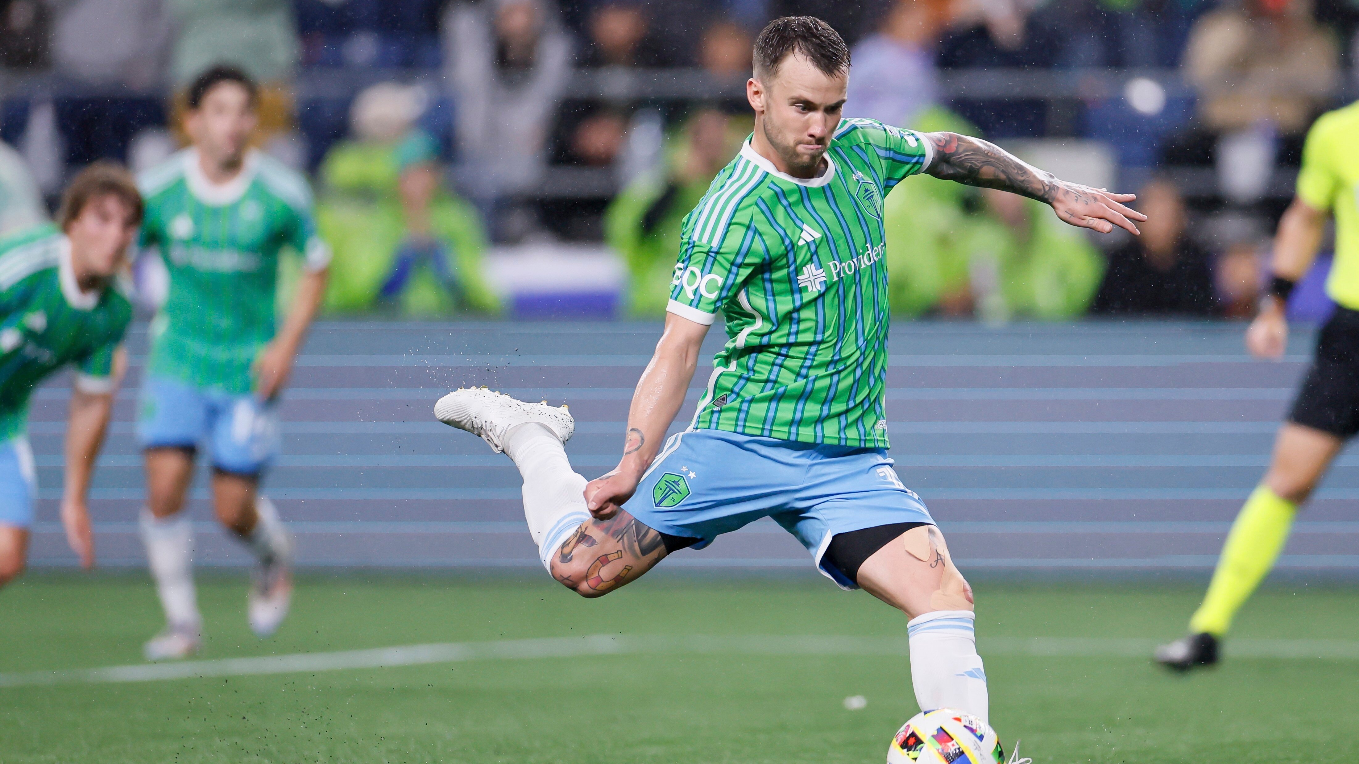 Albert Rusnák scores twice to rally Seattle Sounders to victory over Chicago  Fire