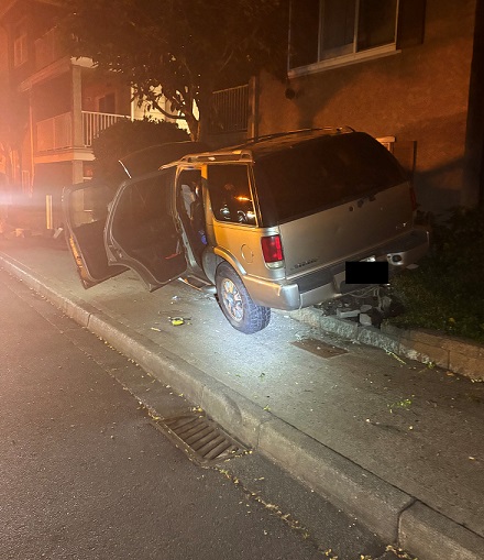 Teens sought after stolen SUV crashes in Langford, B.C.