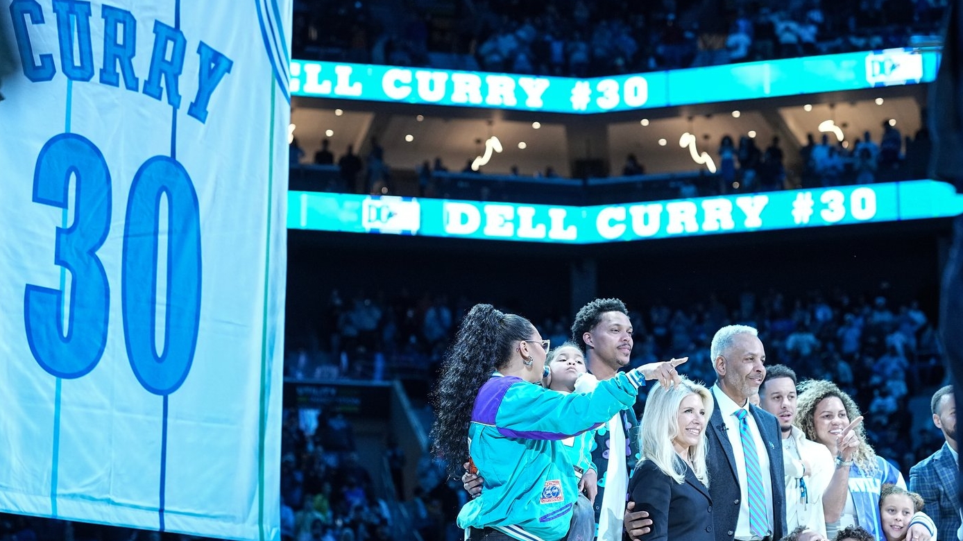 A deserved tribute for Dell Curry, who has his No. 30 jersey