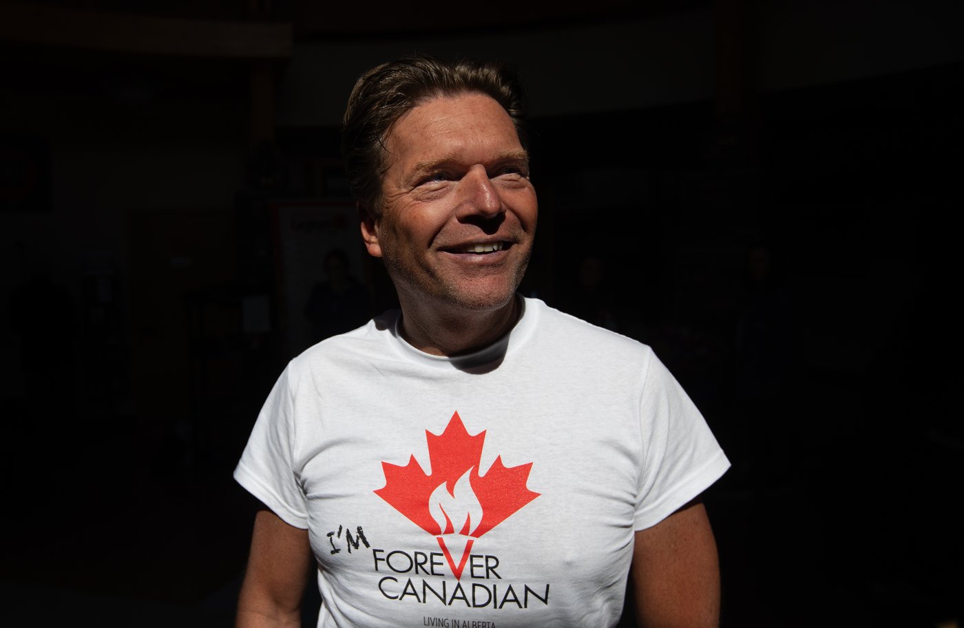 Former Alberta deputy premier takes pro-Canada petition fight to driveways, dog parks