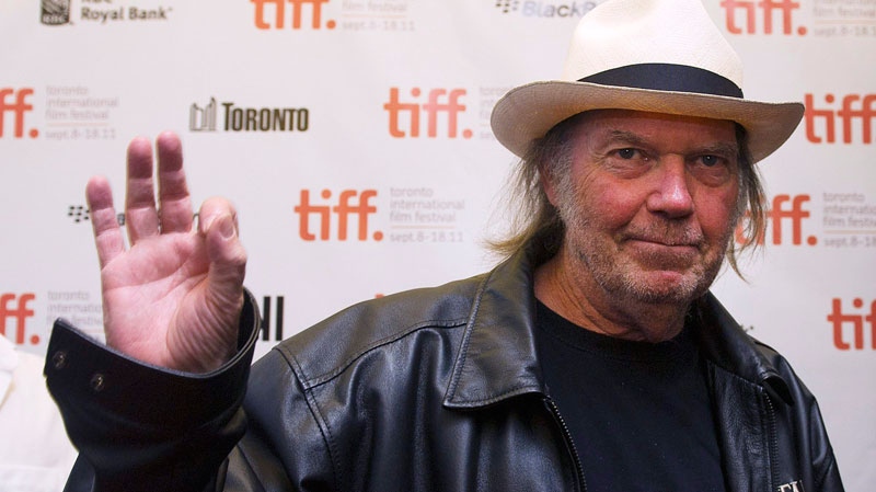 Neil Young pans Keystone pipeline, likens oil sands landscape to Hiroshima