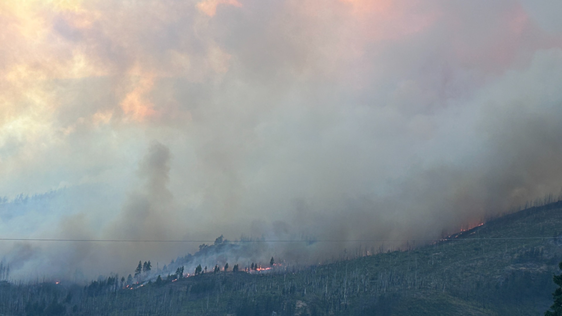 ‘Gives you nightmares’: Anxious Lytton, B.C., residents closely watching out-of-control wildfire