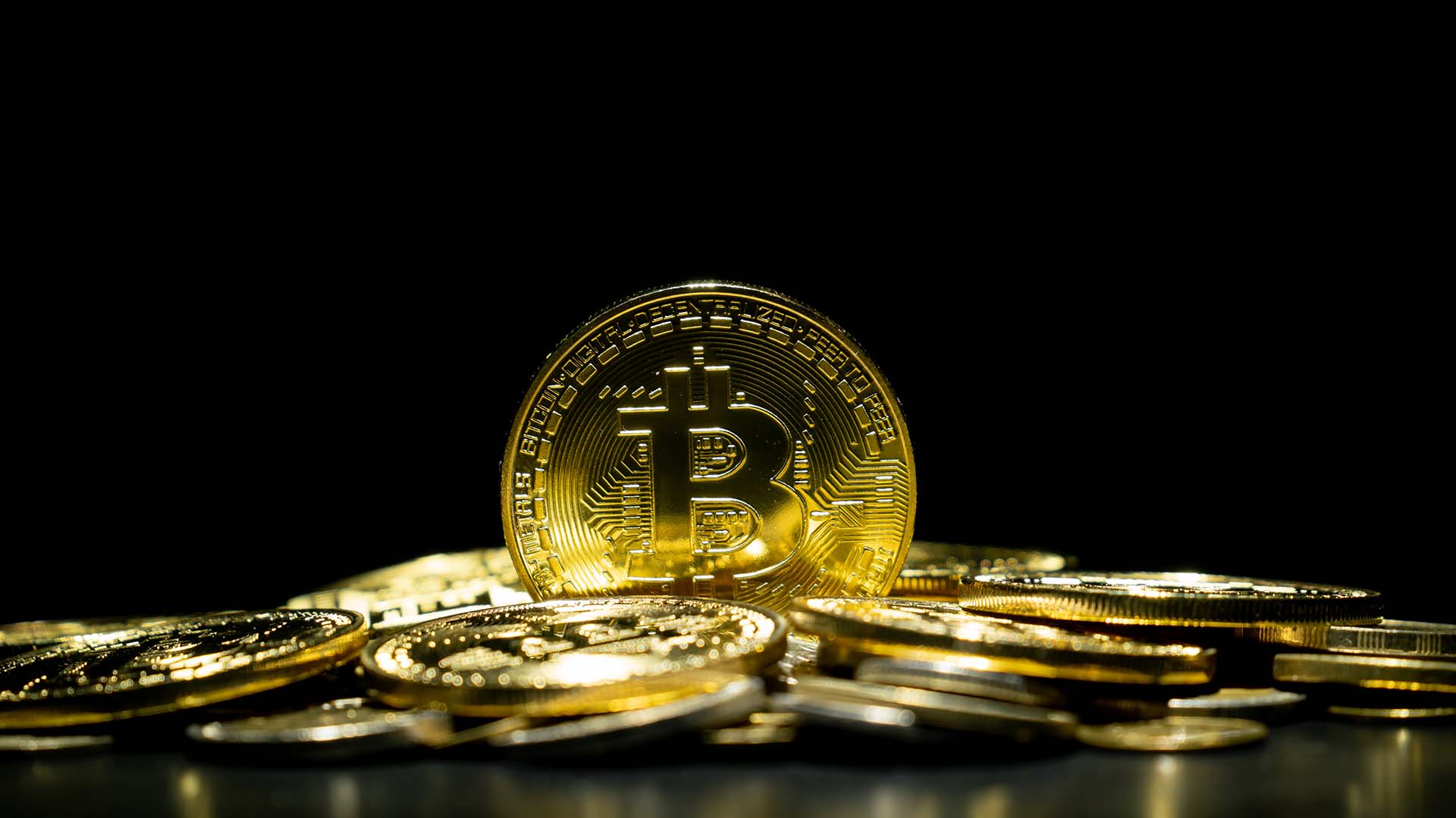 Le bitcoin dépasse les 118 000 dollars pour la première fois et continue sa  progression