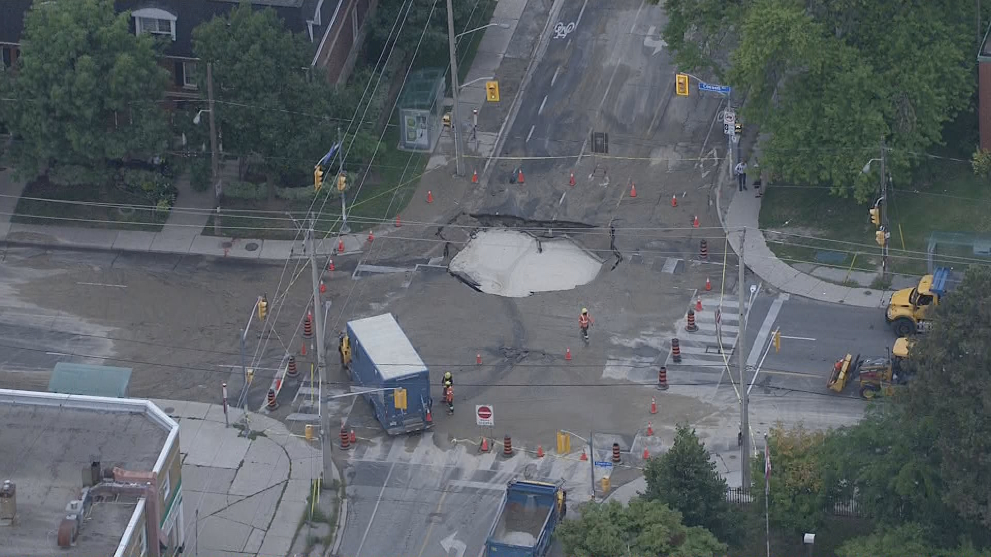 Toronto city crews responding to east-end sinkhole