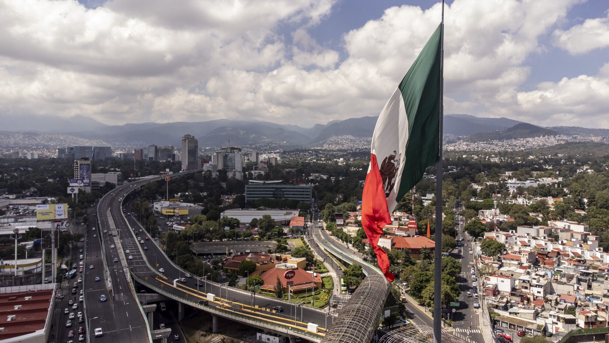 Fitch advierte que México perdería grado de inversión si no consolida su estrategia fiscal Fitch advierte que México perdería grado de inversión si no consolida su estrategia fiscal