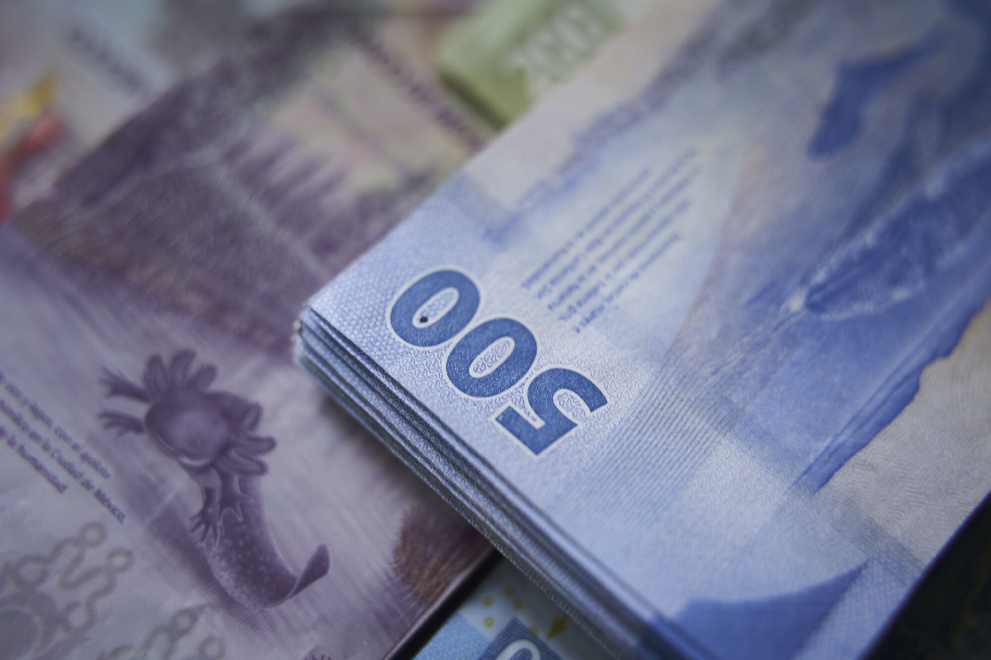 Dólar hoy 5 de enero: peso retrocede por aversión al riesgo tras intervención de EE.UU. en Venezuela 