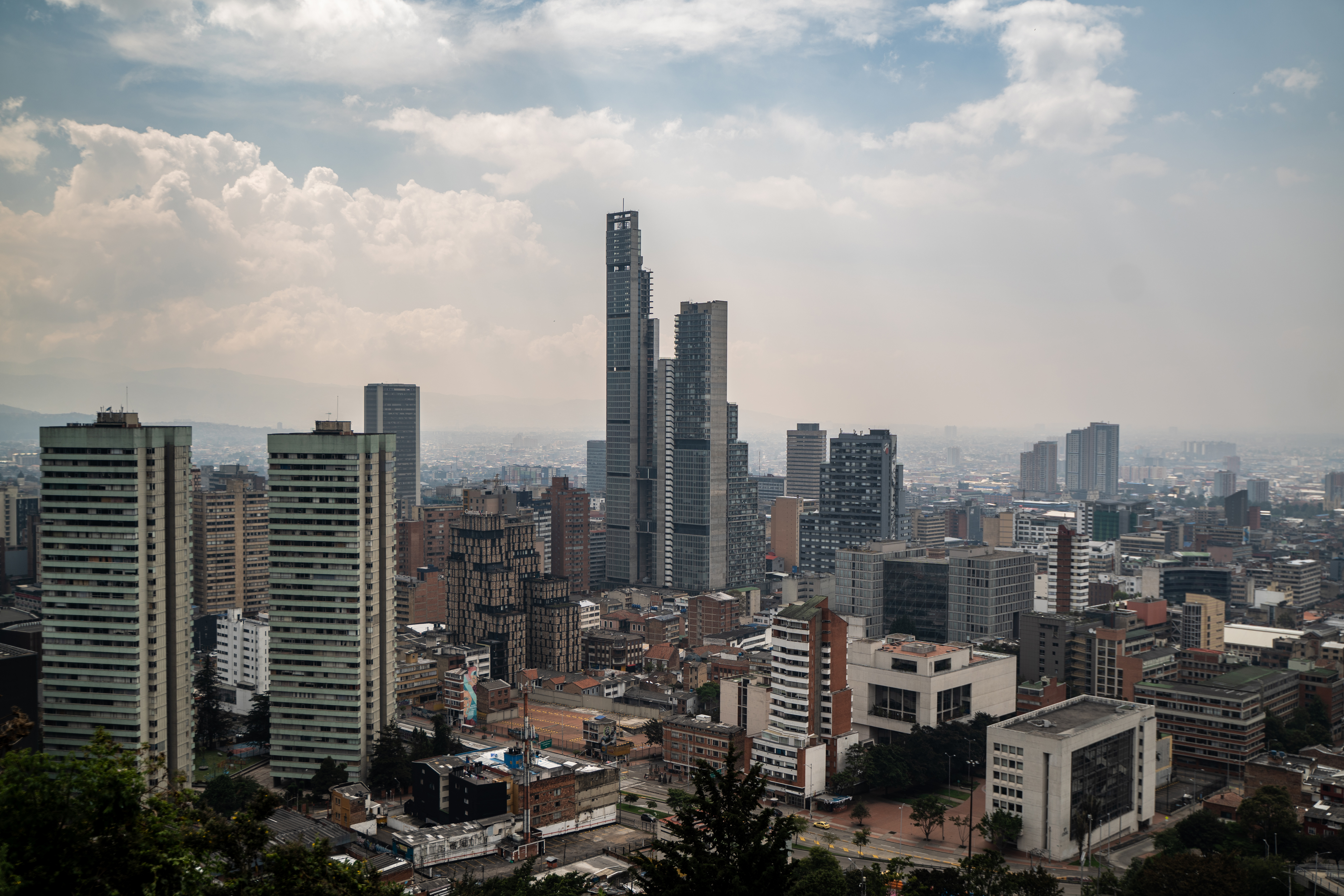 Colombia en 2027: mercado proyecta crecimiento a media marcha e inflación que cede despacio